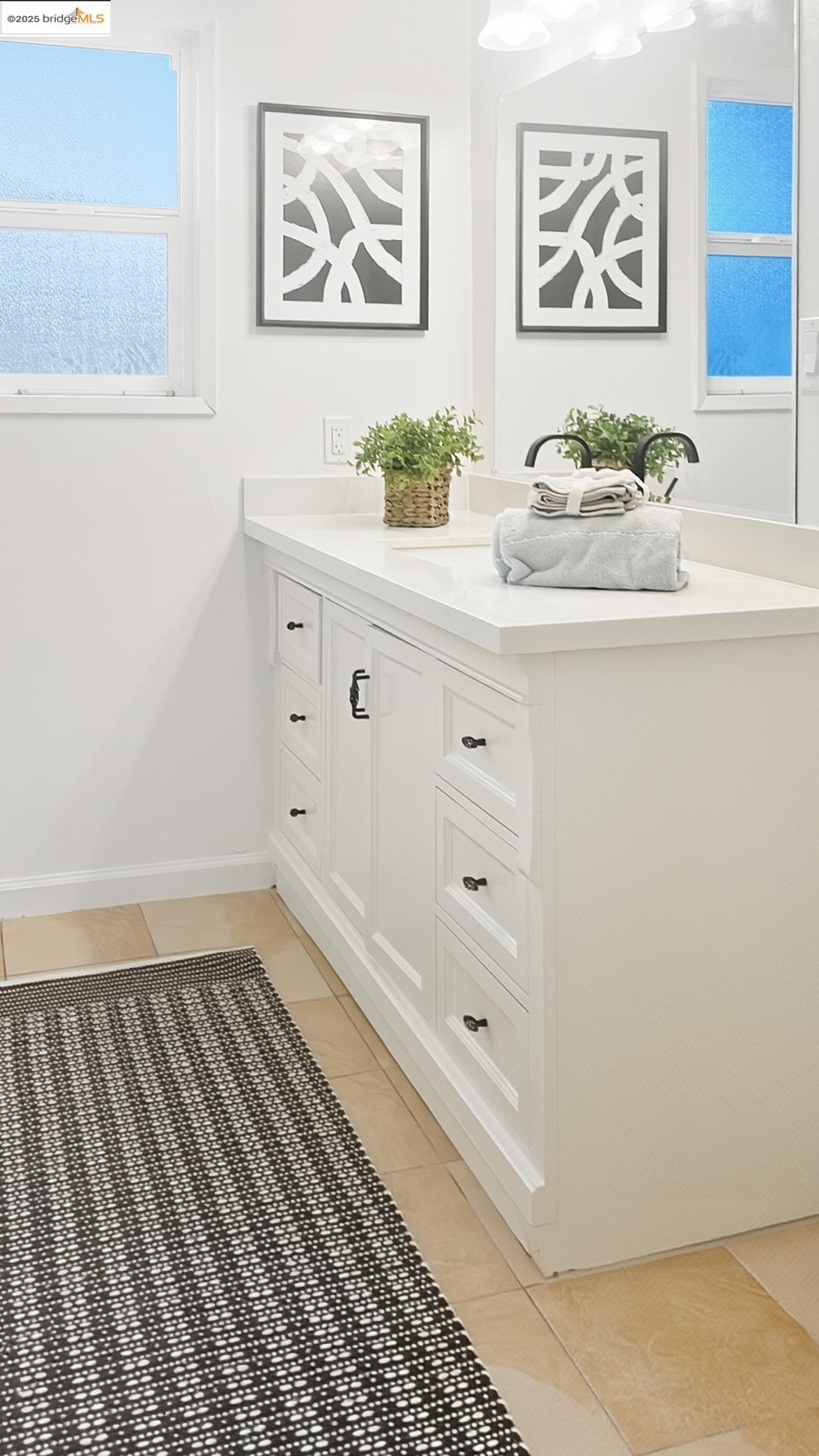 Detail Gallery Image 18 of 46 For 2721 Oliver Ave, Oakland,  CA 94605 - 3 Beds | 2 Baths