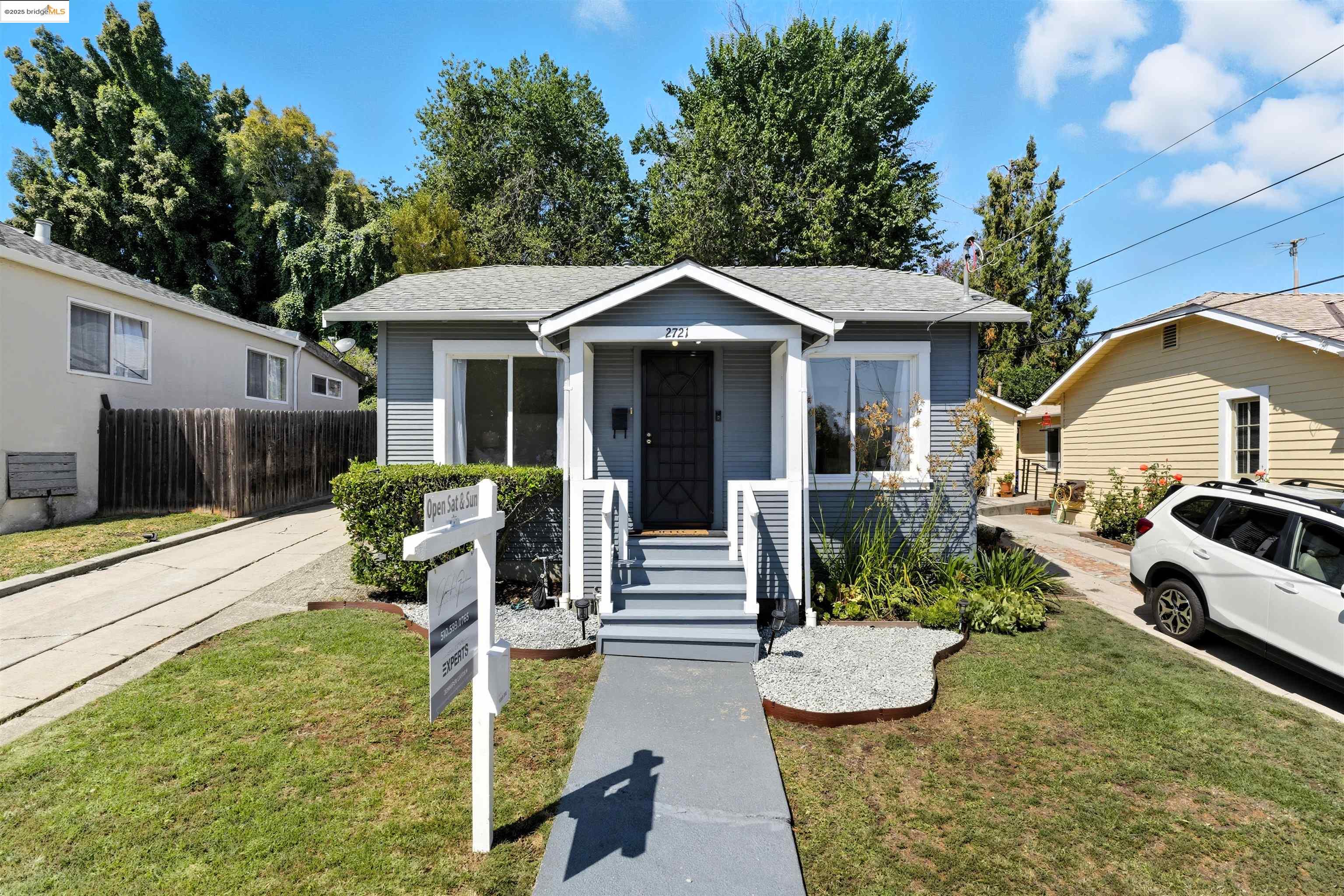 Detail Gallery Image 3 of 46 For 2721 Oliver Ave, Oakland,  CA 94605 - 3 Beds | 2 Baths