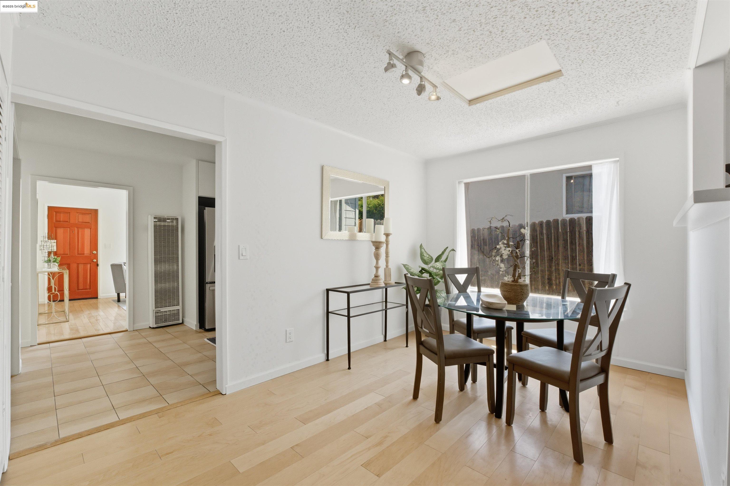 Detail Gallery Image 26 of 46 For 2721 Oliver Ave, Oakland,  CA 94605 - 3 Beds | 2 Baths
