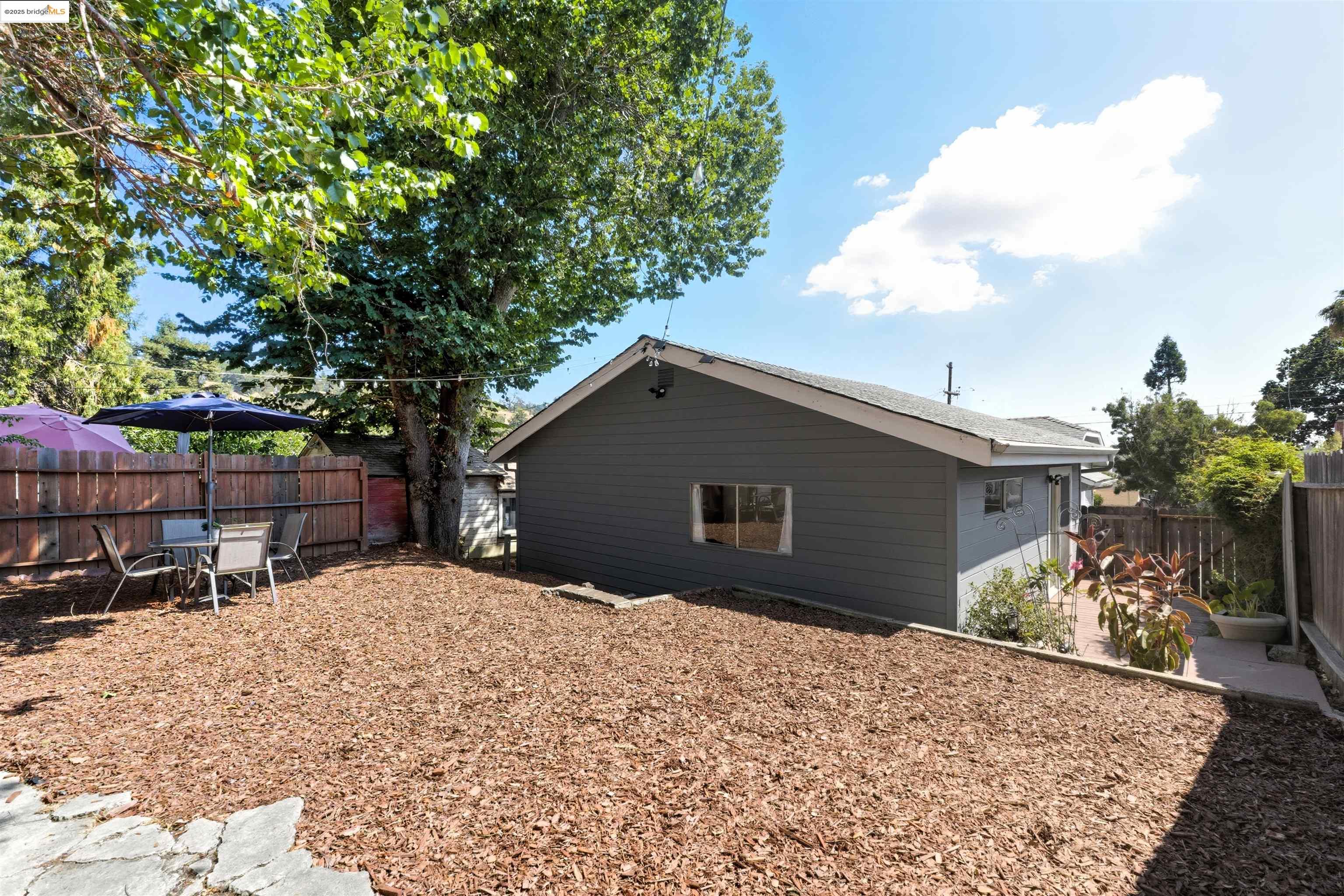 Detail Gallery Image 36 of 46 For 2721 Oliver Ave, Oakland,  CA 94605 - 3 Beds | 2 Baths