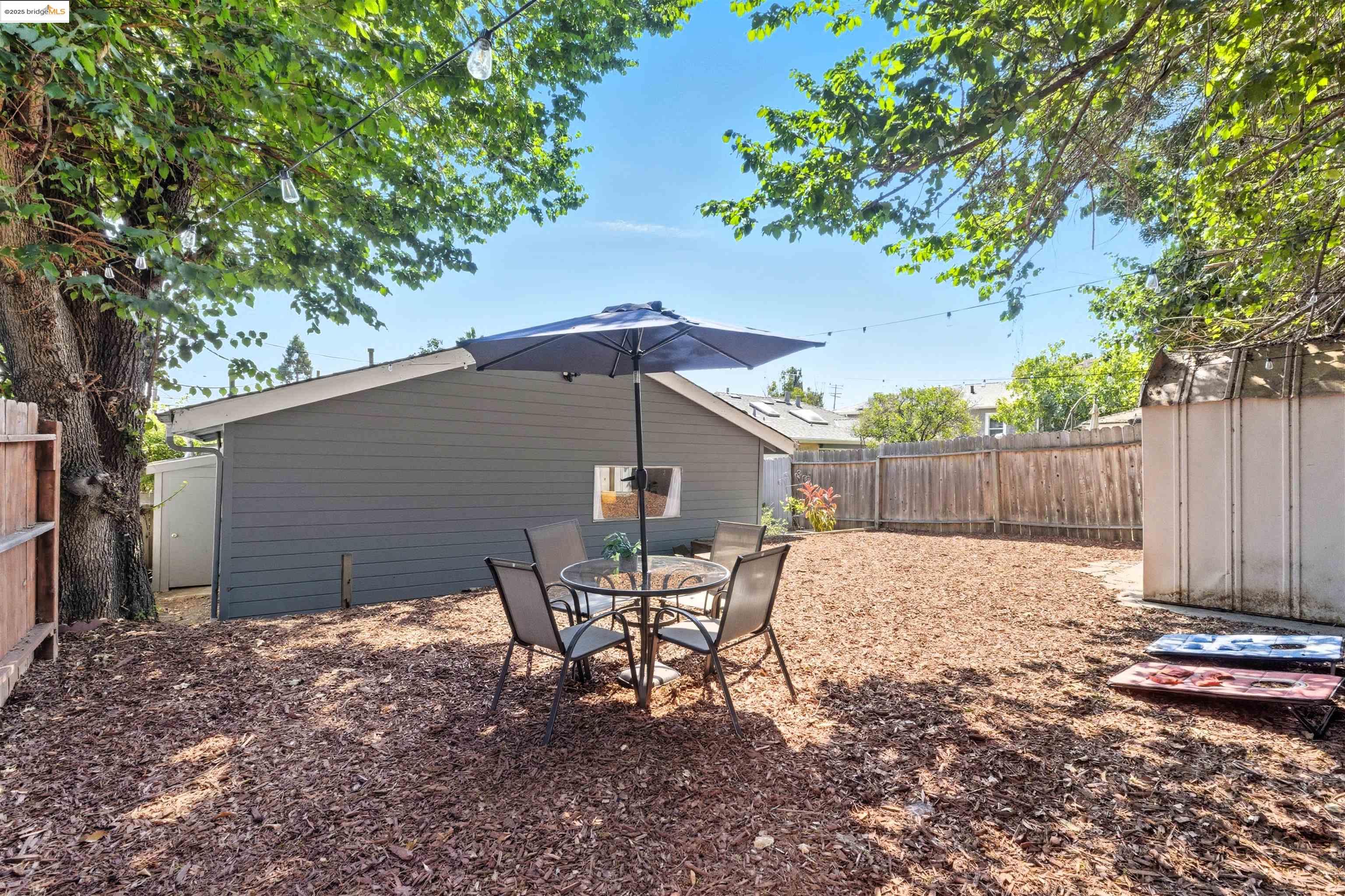 Detail Gallery Image 37 of 46 For 2721 Oliver Ave, Oakland,  CA 94605 - 3 Beds | 2 Baths