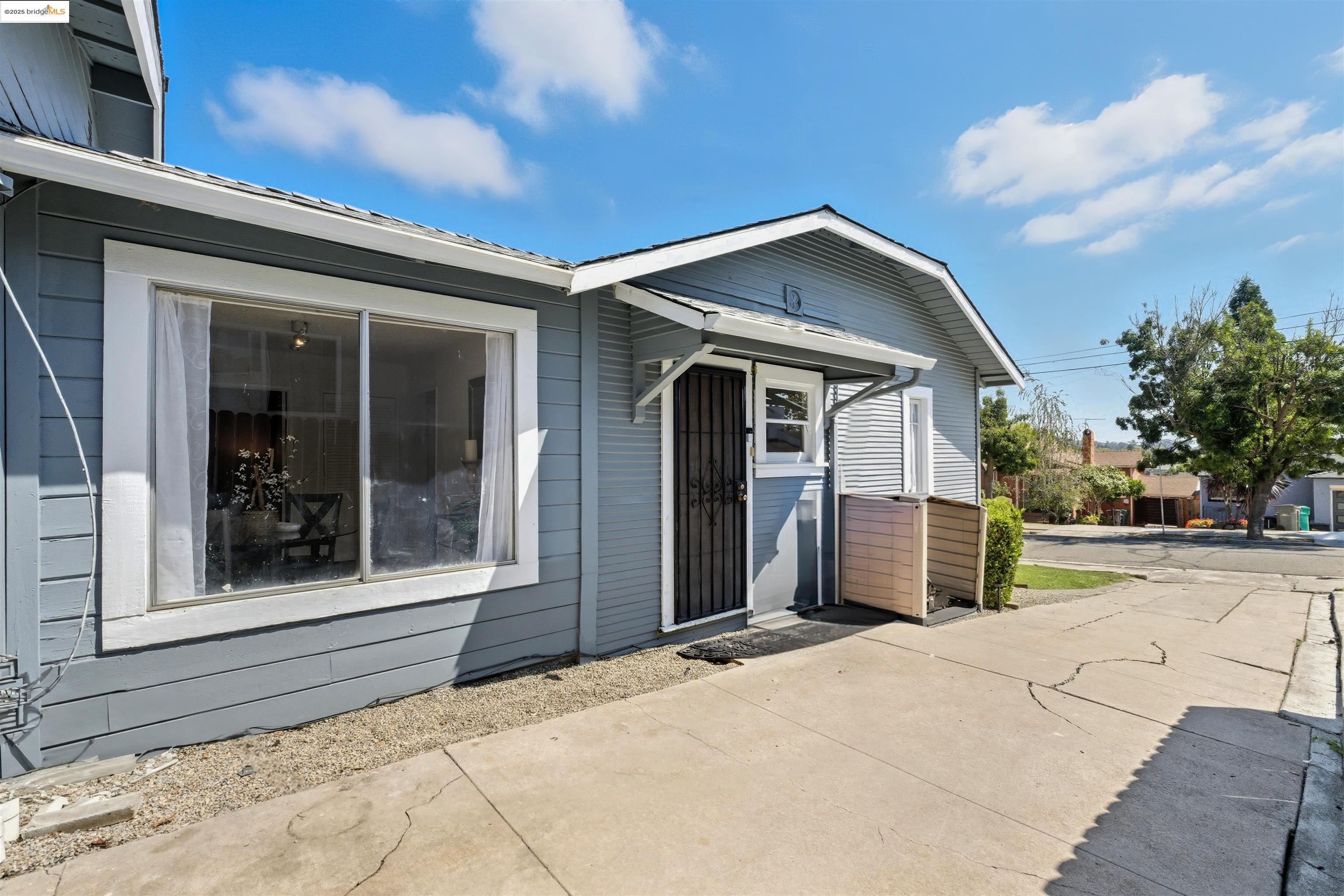 Detail Gallery Image 39 of 46 For 2721 Oliver Ave, Oakland,  CA 94605 - 3 Beds | 2 Baths