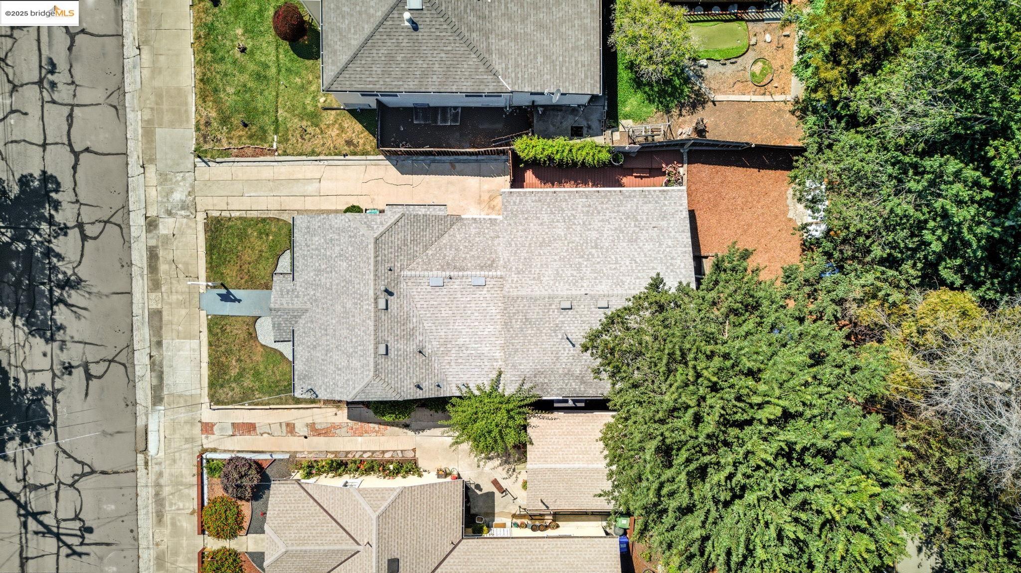 Detail Gallery Image 40 of 46 For 2721 Oliver Ave, Oakland,  CA 94605 - 3 Beds | 2 Baths
