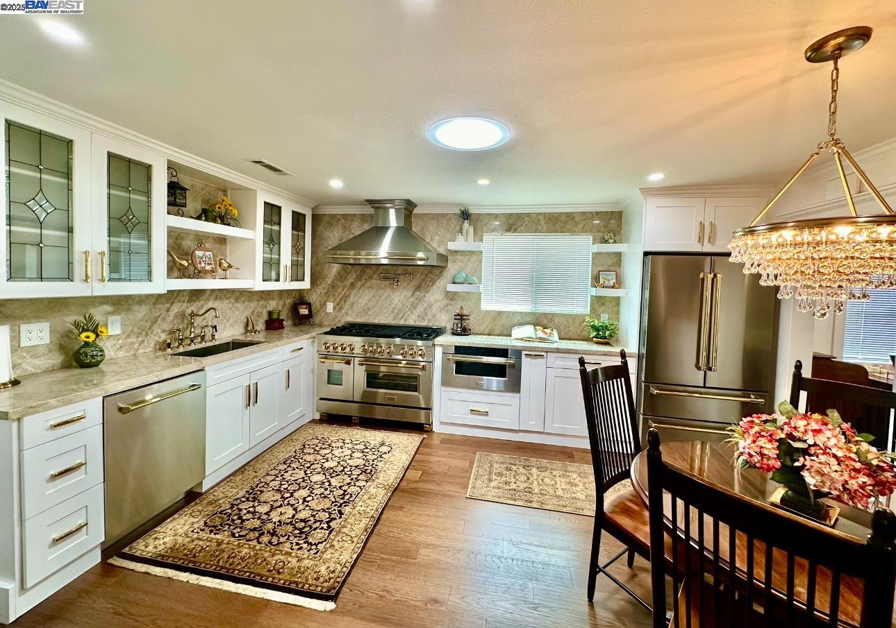 Detail Gallery Image 4 of 49 For 37230 2nd St, Fremont,  CA 94536 - 6 Beds | 3/2 Baths