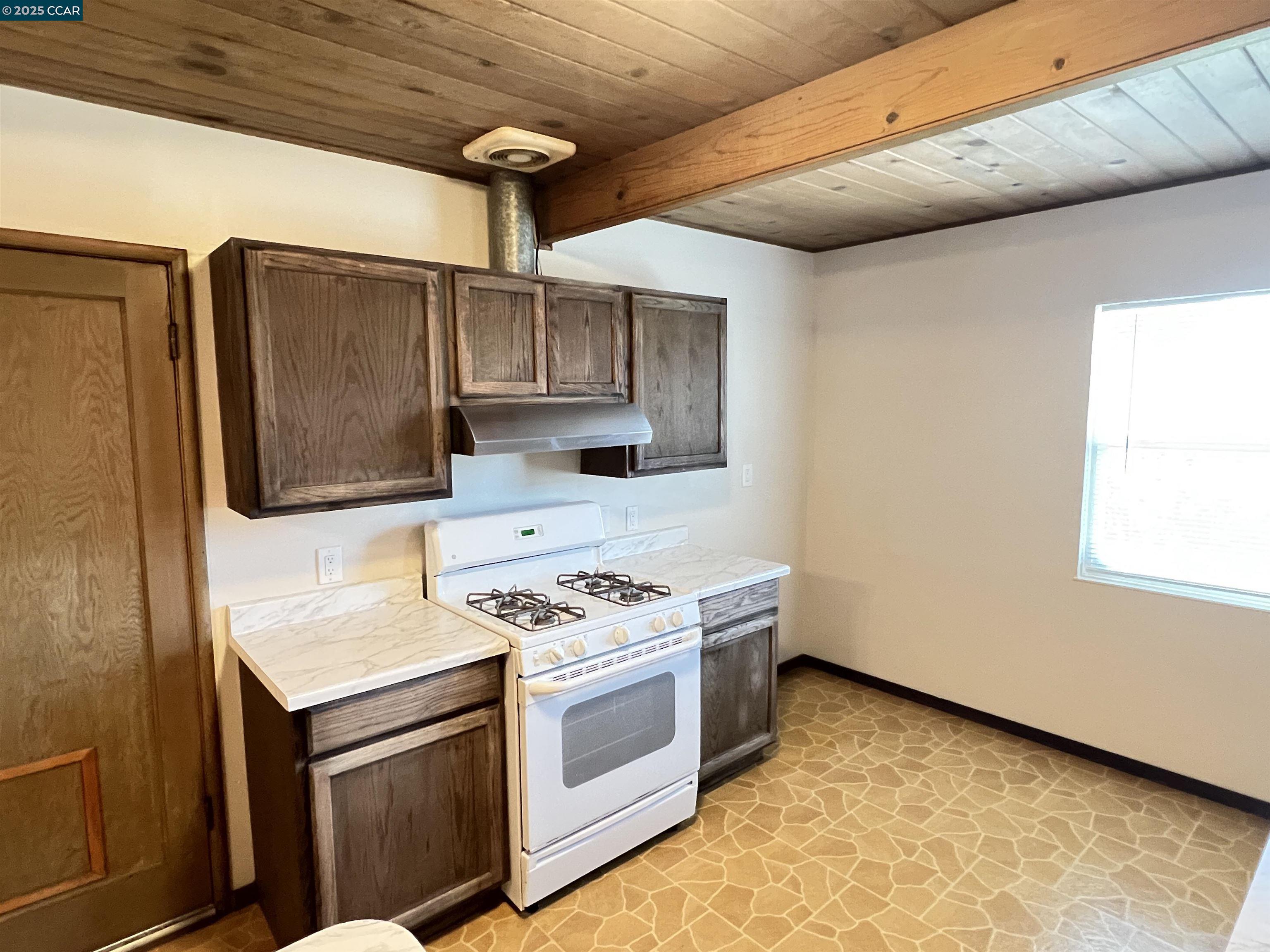 Detail Gallery Image 11 of 27 For 91 Bonnie Dr, San Pablo,  CA 94806 - 4 Beds | 2 Baths