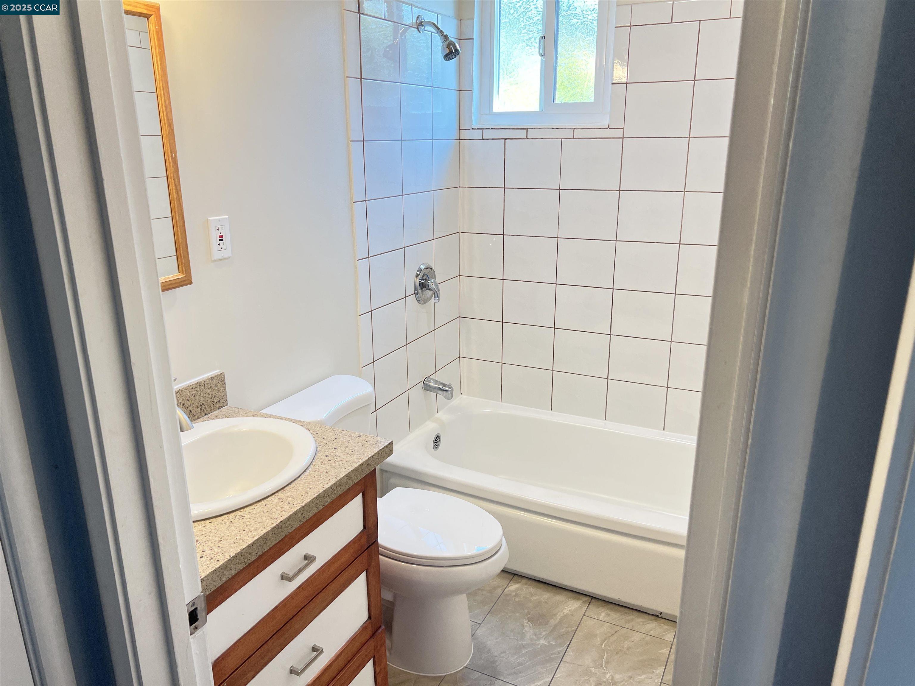 Detail Gallery Image 12 of 27 For 91 Bonnie Dr, San Pablo,  CA 94806 - 4 Beds | 2 Baths