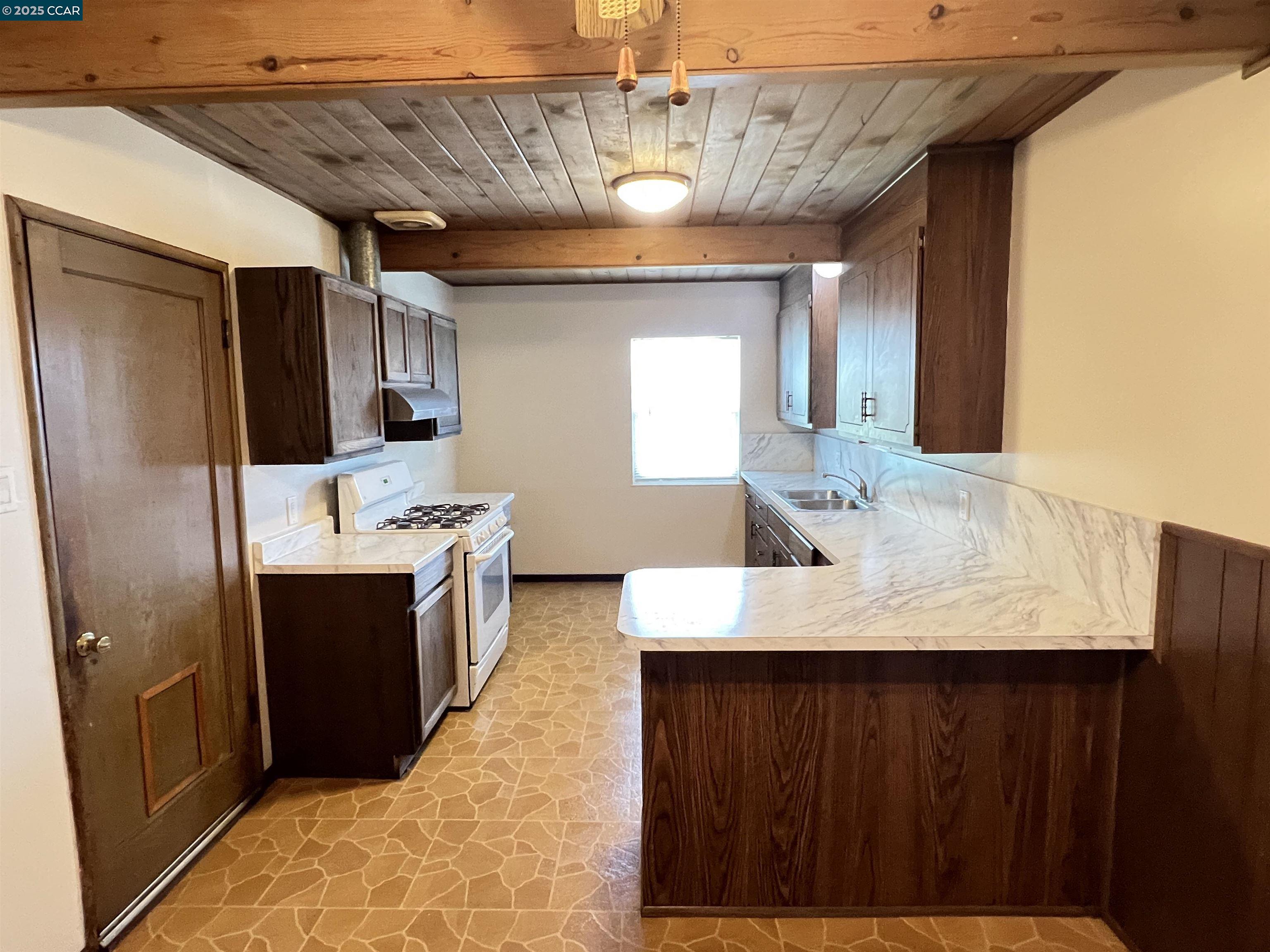 Detail Gallery Image 9 of 27 For 91 Bonnie Dr, San Pablo,  CA 94806 - 4 Beds | 2 Baths