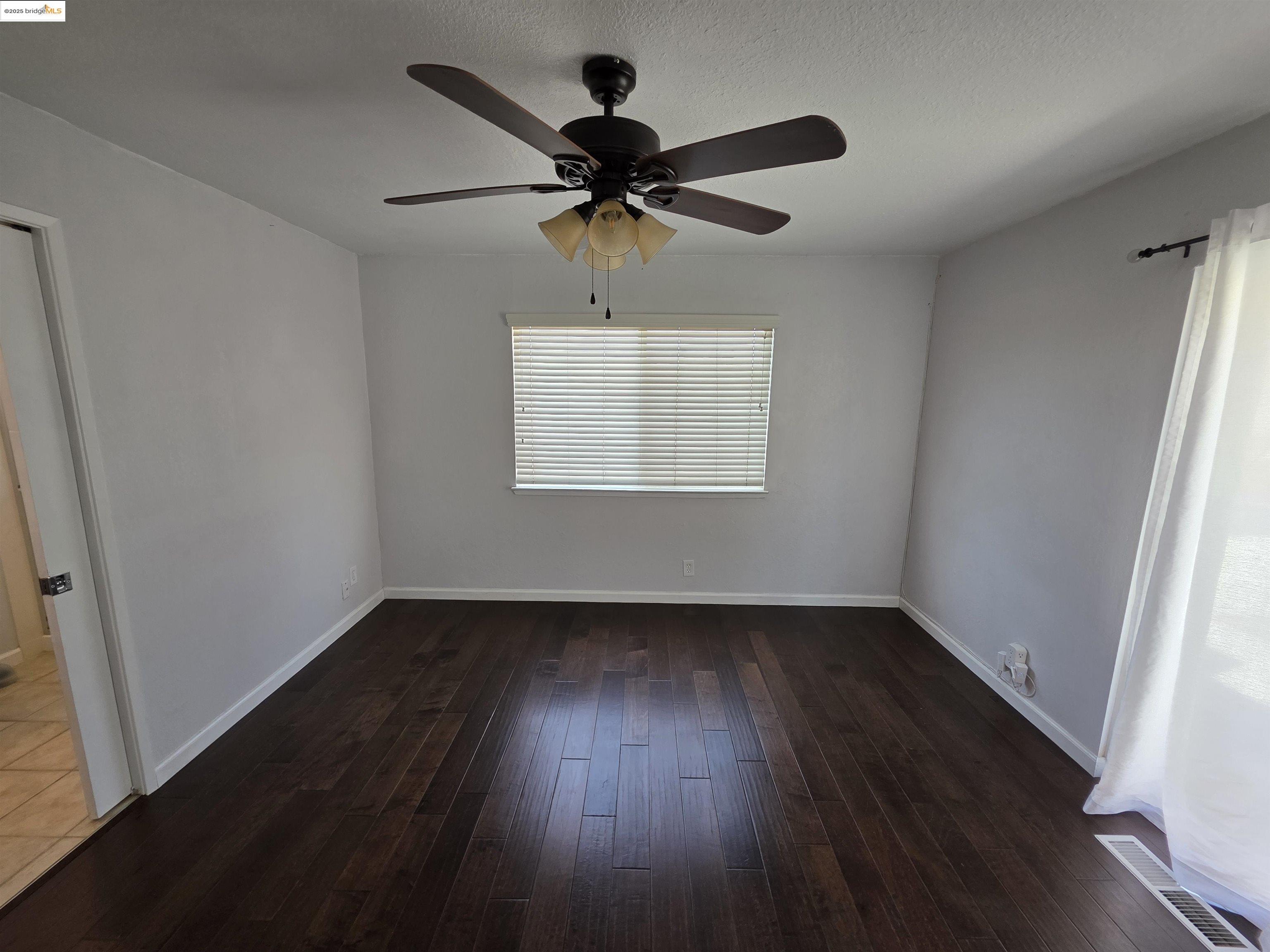 Detail Gallery Image 13 of 47 For 136 Evergreen Way, Vallejo,  CA 94591 - 3 Beds | 3 Baths