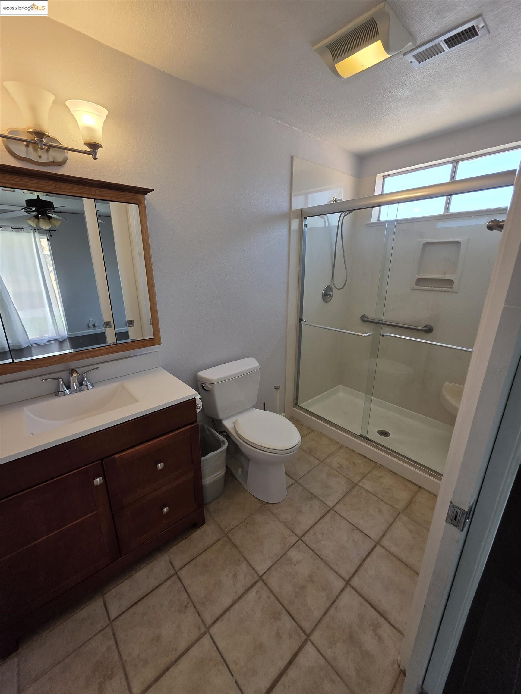 Detail Gallery Image 14 of 47 For 136 Evergreen Way, Vallejo,  CA 94591 - 3 Beds | 3 Baths
