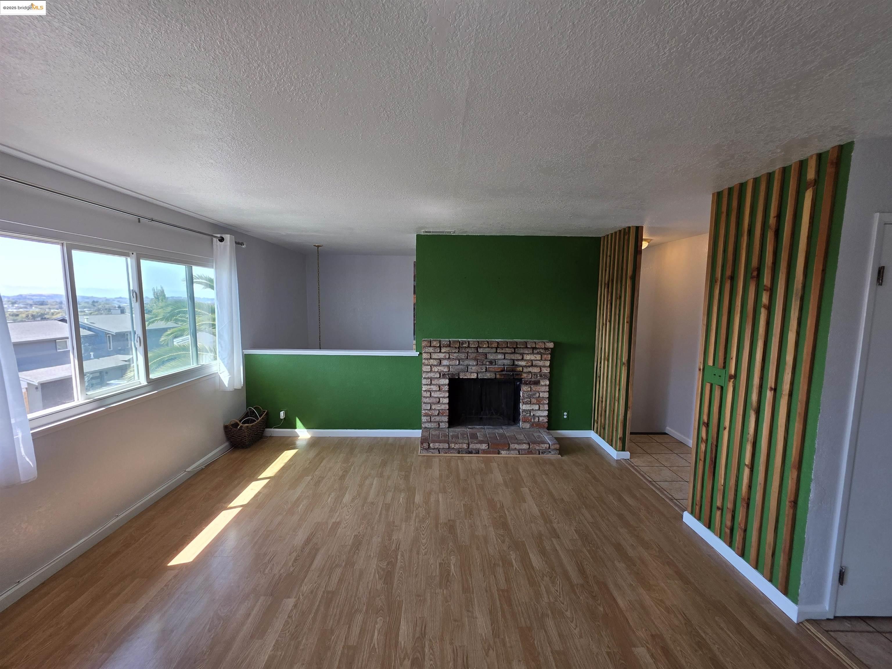 Detail Gallery Image 6 of 47 For 136 Evergreen Way, Vallejo,  CA 94591 - 3 Beds | 3 Baths