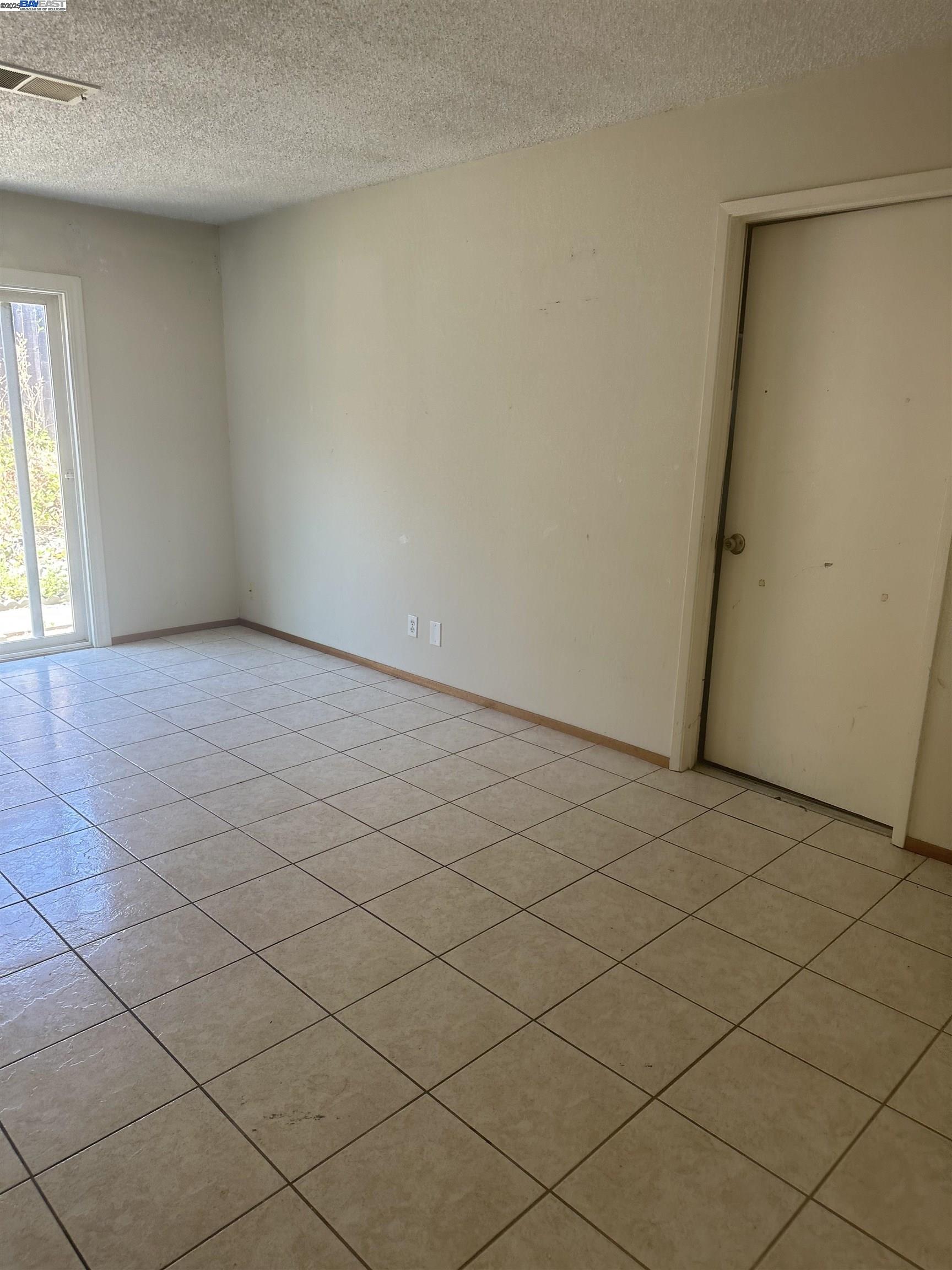 Detail Gallery Image 11 of 22 For 212 Panorama Dr, Benicia,  CA 94510 - 4 Beds | 2 Baths
