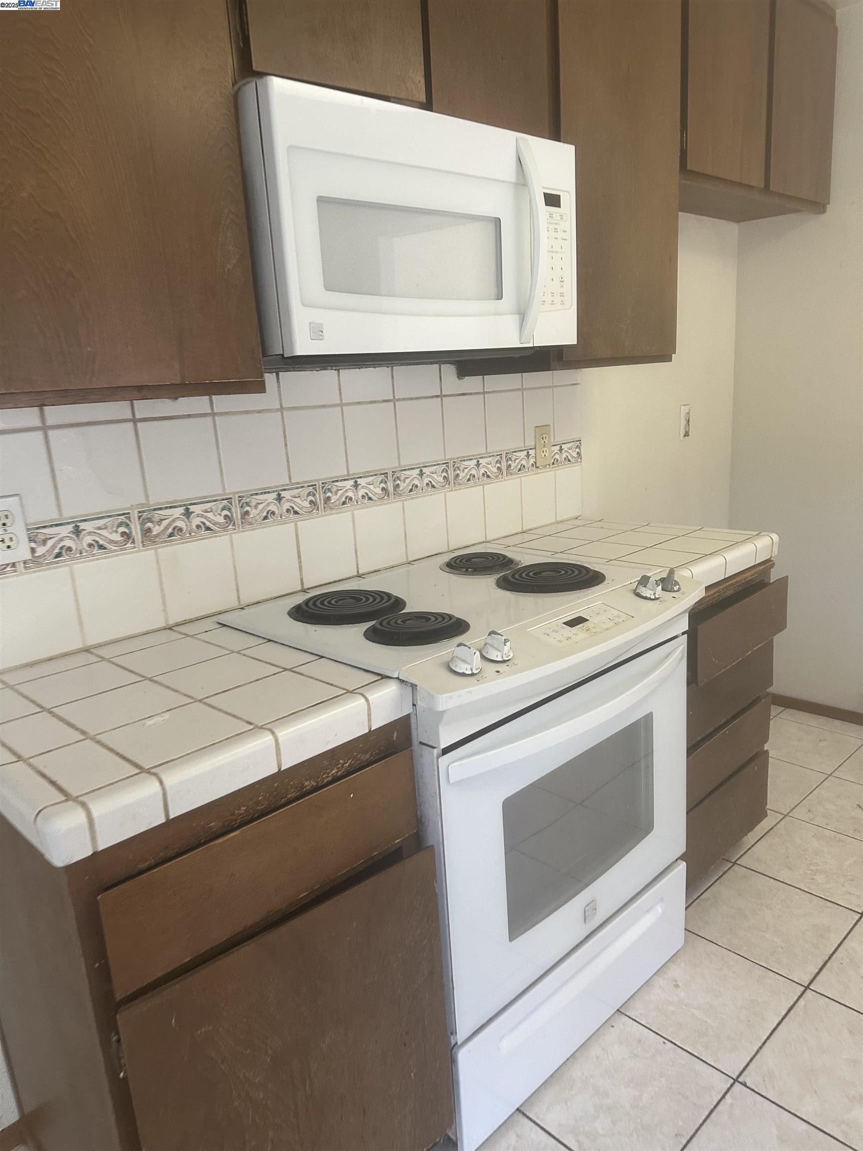 Detail Gallery Image 7 of 22 For 212 Panorama Dr, Benicia,  CA 94510 - 4 Beds | 2 Baths
