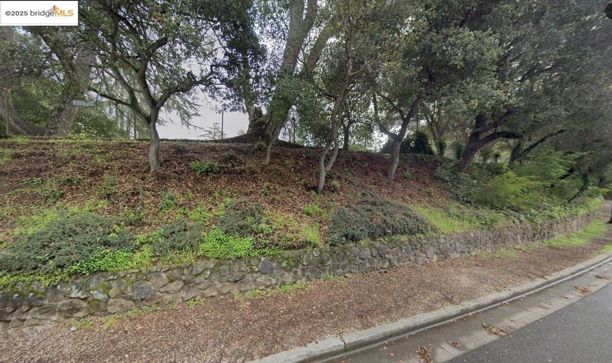 Detail Gallery Image 4 of 4 For 0 Bullard Dr, Oakland,  CA 94611 - – Beds | – Baths