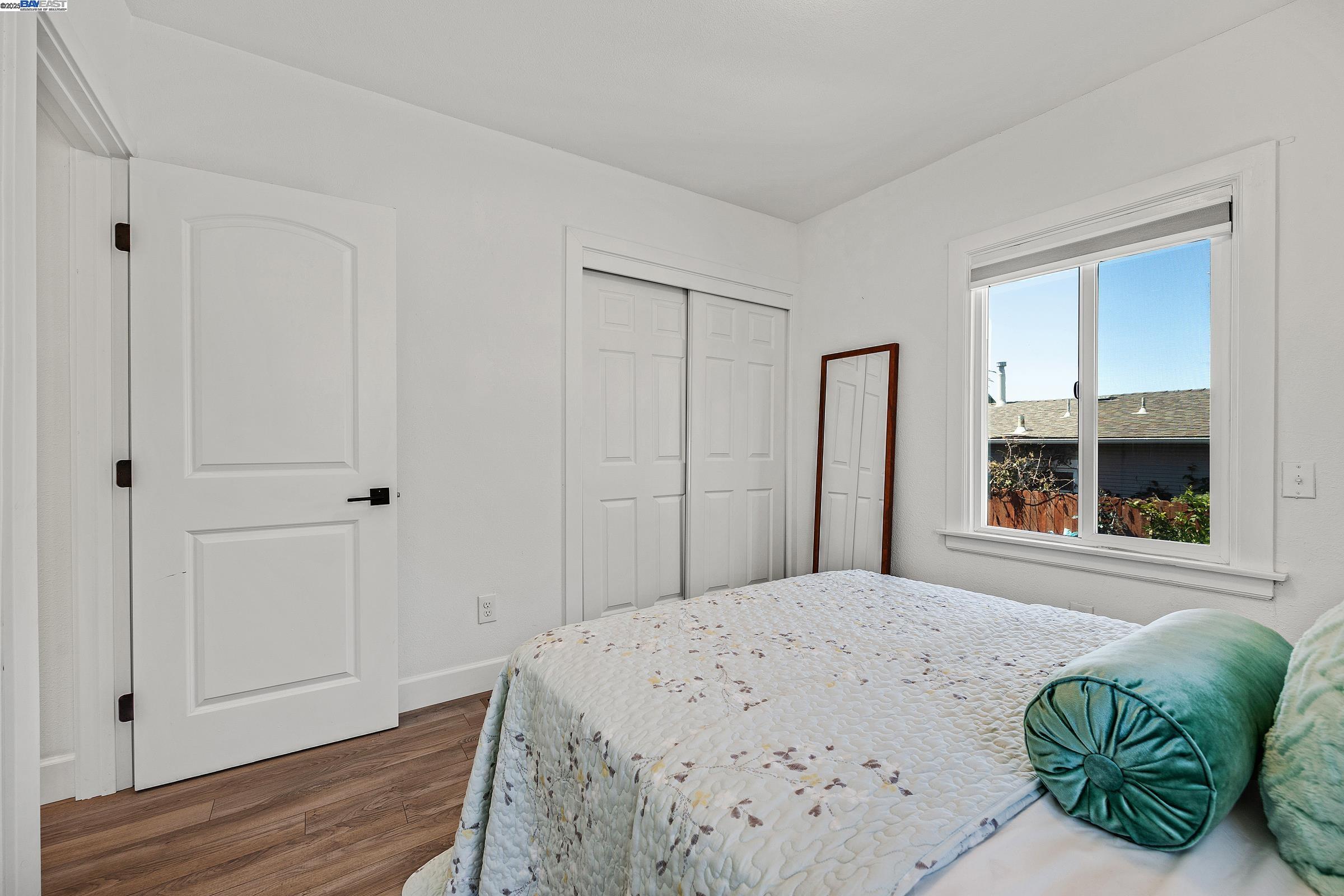 Detail Gallery Image 9 of 18 For 5407 Roberts Ave, Oakland,  CA 94619 - 2 Beds | 1 Baths