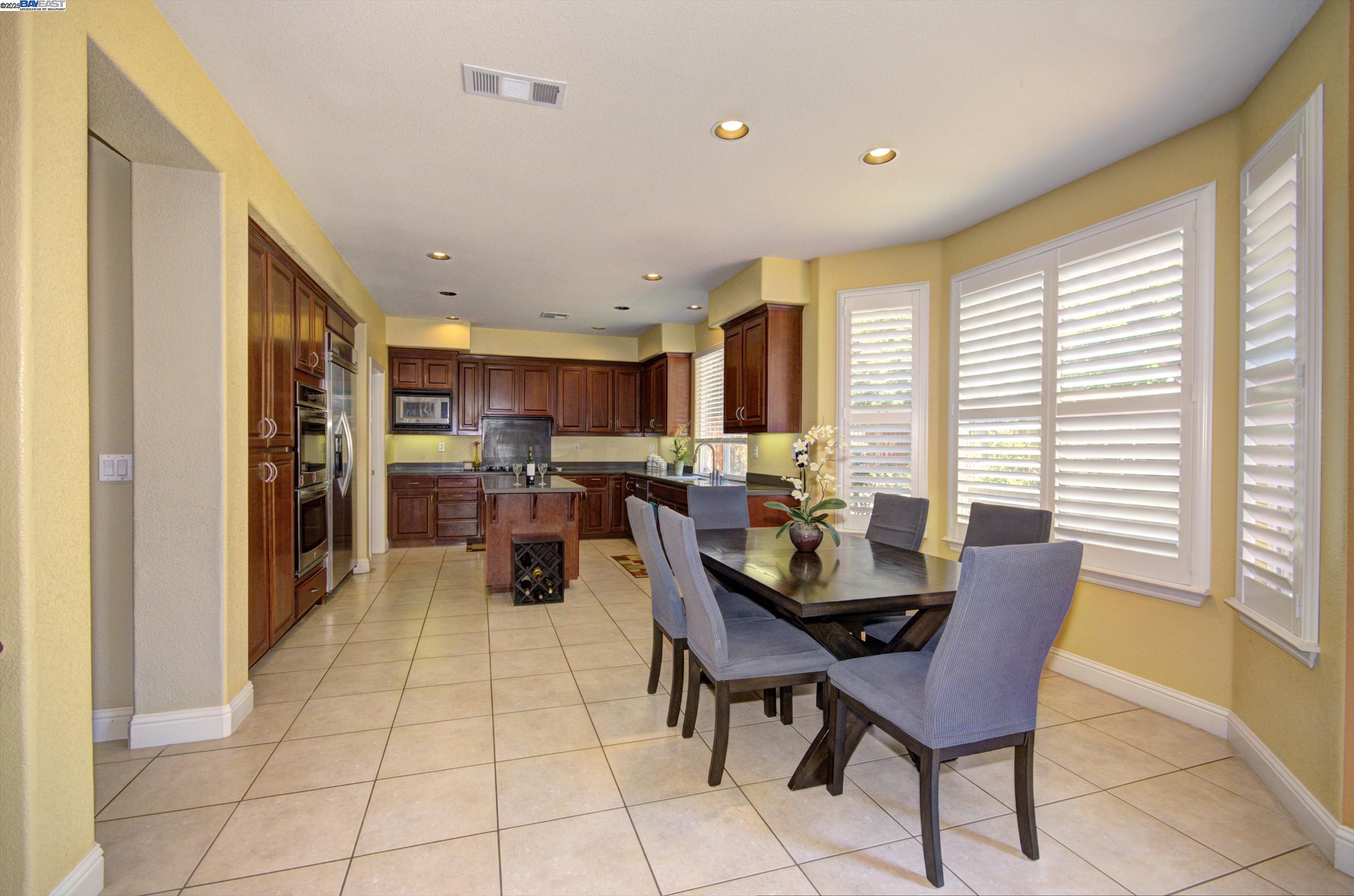Detail Gallery Image 12 of 20 For 5481 Aspen St, Dublin,  CA 94568 - 5 Beds | 4 Baths