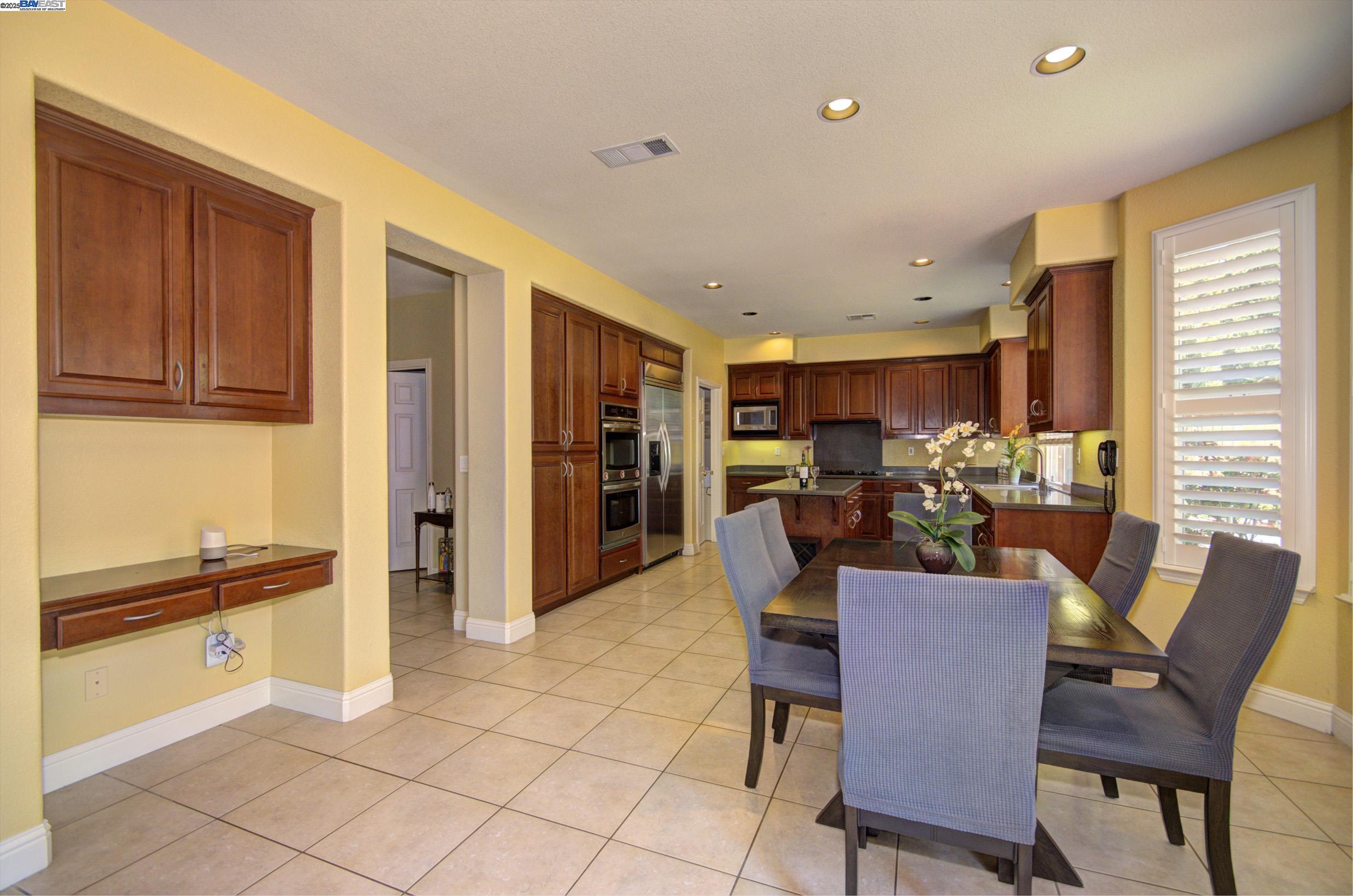 Detail Gallery Image 13 of 20 For 5481 Aspen St, Dublin,  CA 94568 - 5 Beds | 4 Baths