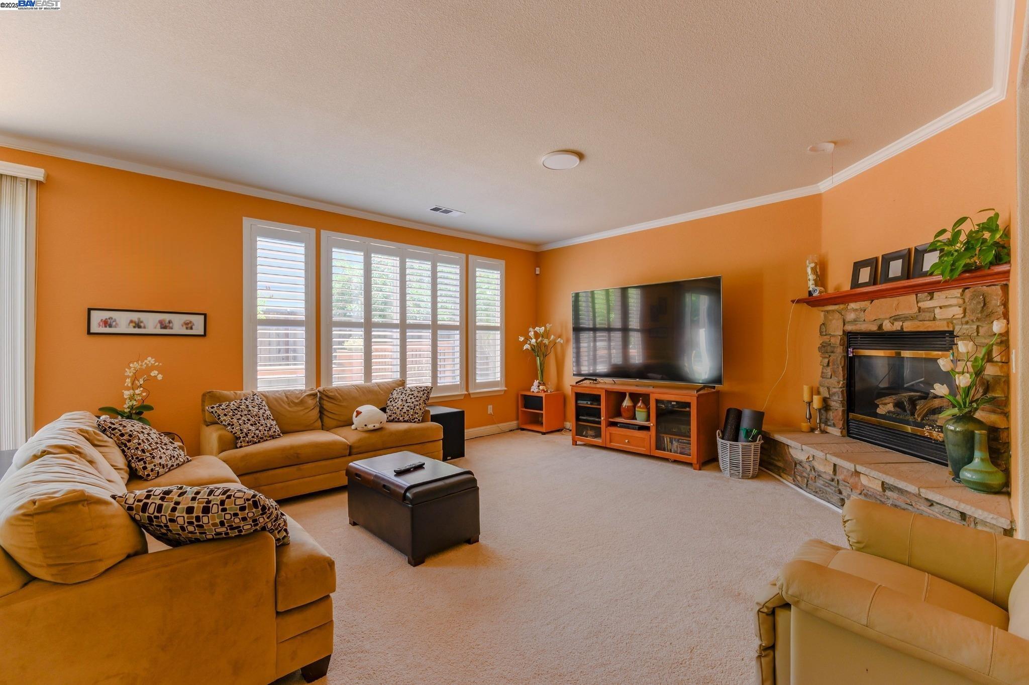 Detail Gallery Image 5 of 20 For 5481 Aspen St, Dublin,  CA 94568 - 5 Beds | 4 Baths