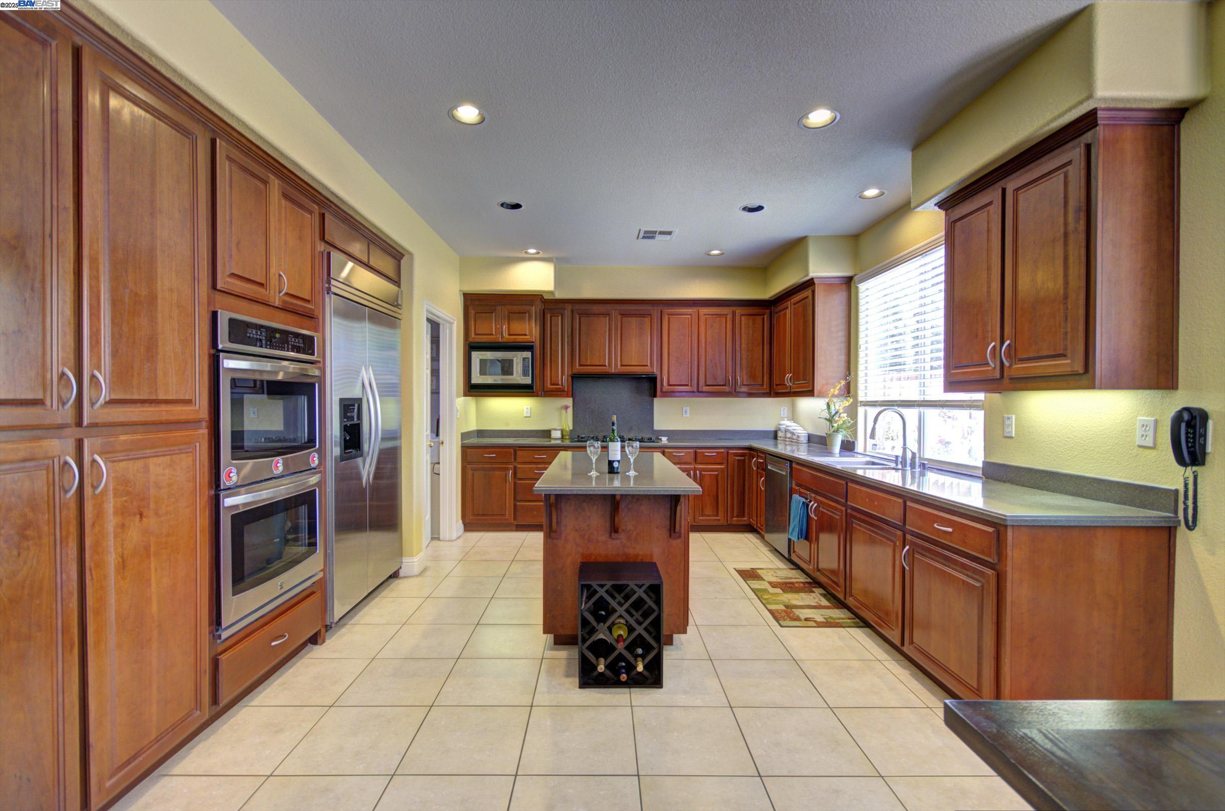 Detail Gallery Image 9 of 20 For 5481 Aspen St, Dublin,  CA 94568 - 5 Beds | 4 Baths