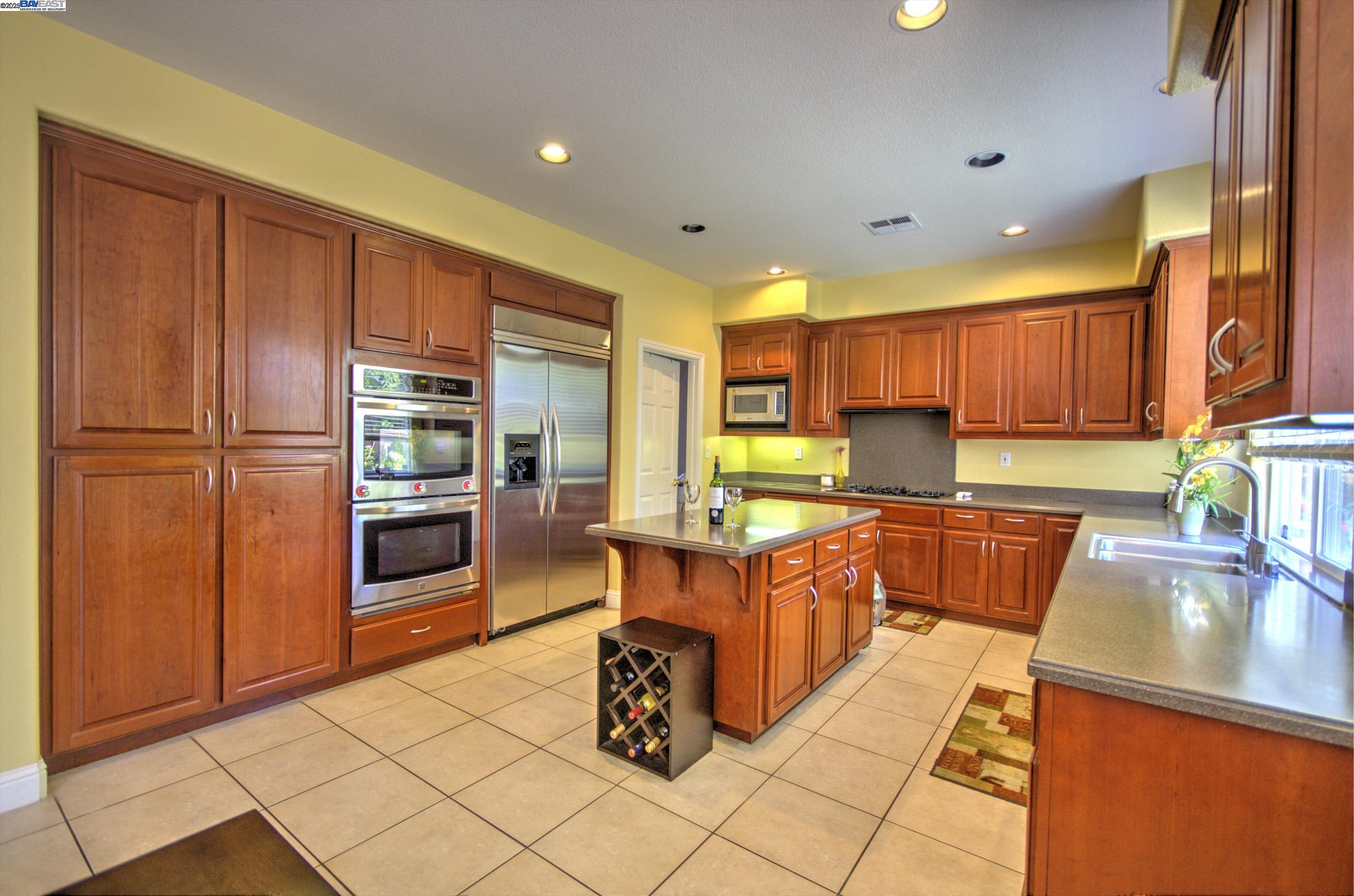 Detail Gallery Image 10 of 20 For 5481 Aspen St, Dublin,  CA 94568 - 5 Beds | 4 Baths