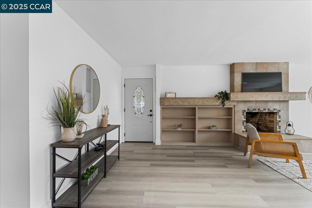 Detail Gallery Image 8 of 41 For 375 Summit Dr, Pinole,  CA 94564 - 3 Beds | 2 Baths