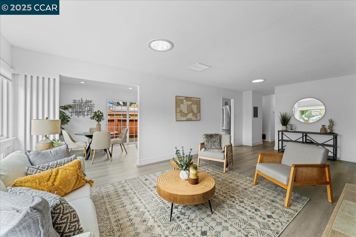 Detail Gallery Image 10 of 41 For 375 Summit Dr, Pinole,  CA 94564 - 3 Beds | 2 Baths