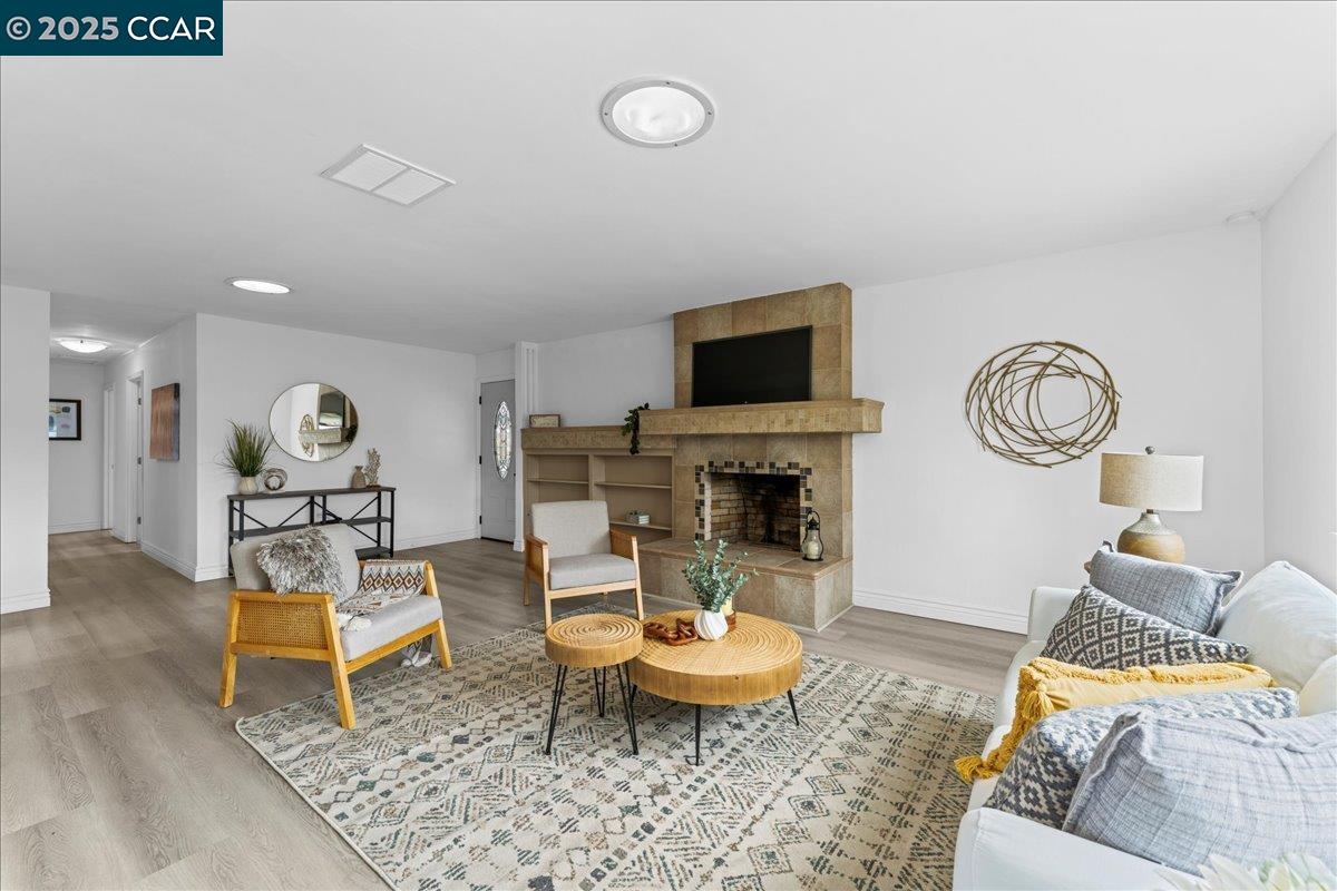 Detail Gallery Image 11 of 41 For 375 Summit Dr, Pinole,  CA 94564 - 3 Beds | 2 Baths