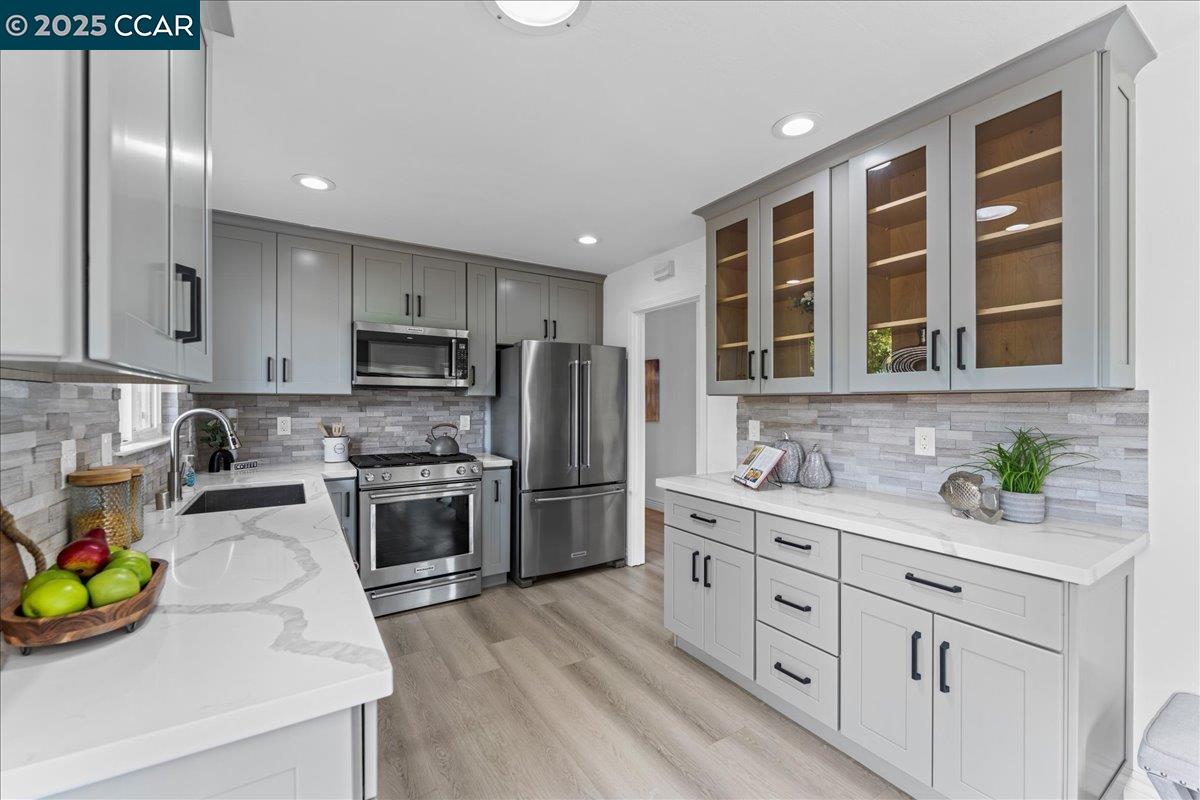 Detail Gallery Image 17 of 41 For 375 Summit Dr, Pinole,  CA 94564 - 3 Beds | 2 Baths