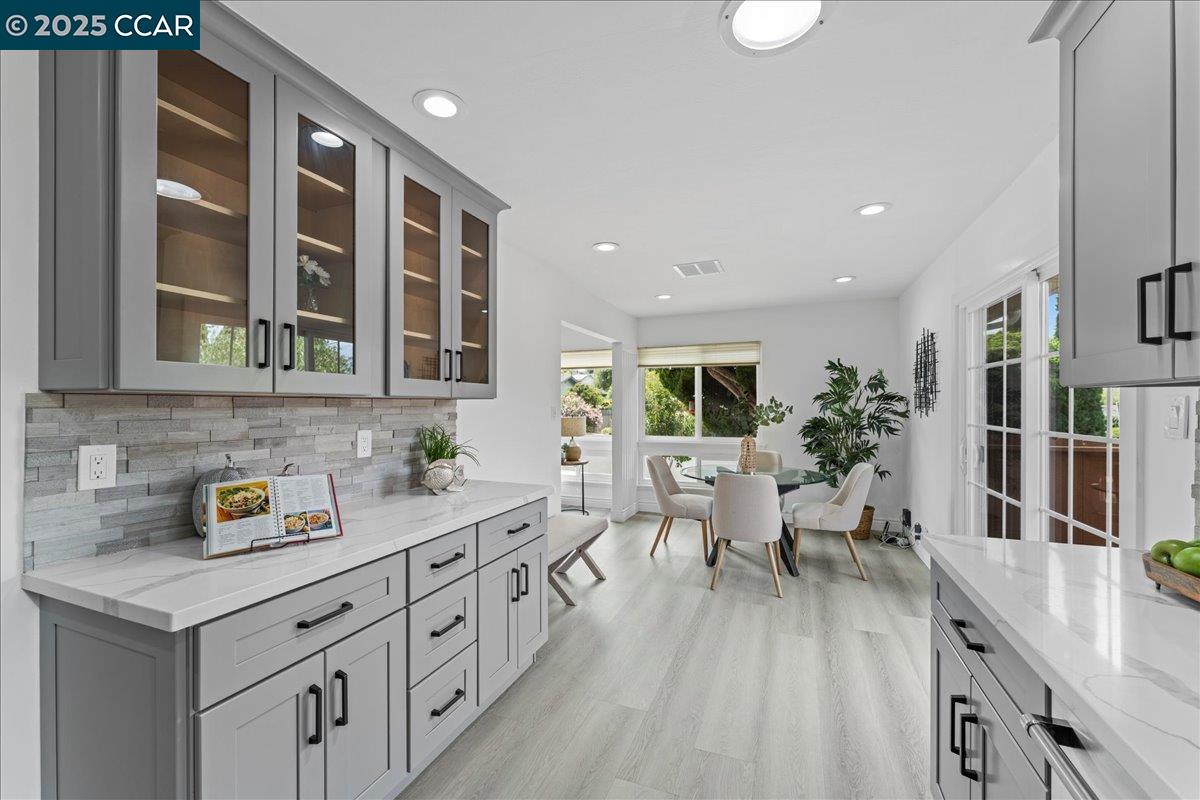 Detail Gallery Image 19 of 41 For 375 Summit Dr, Pinole,  CA 94564 - 3 Beds | 2 Baths