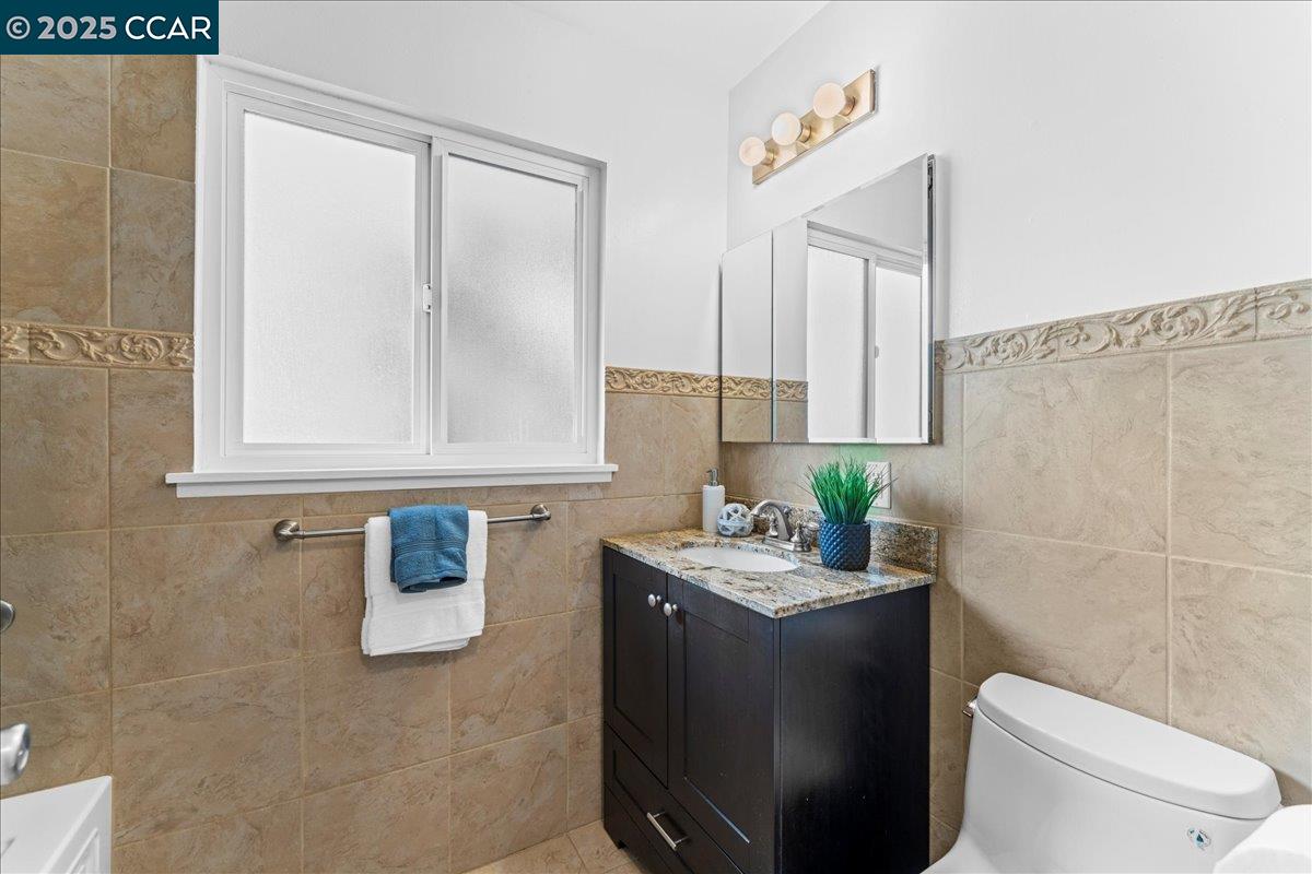 Detail Gallery Image 23 of 41 For 375 Summit Dr, Pinole,  CA 94564 - 3 Beds | 2 Baths