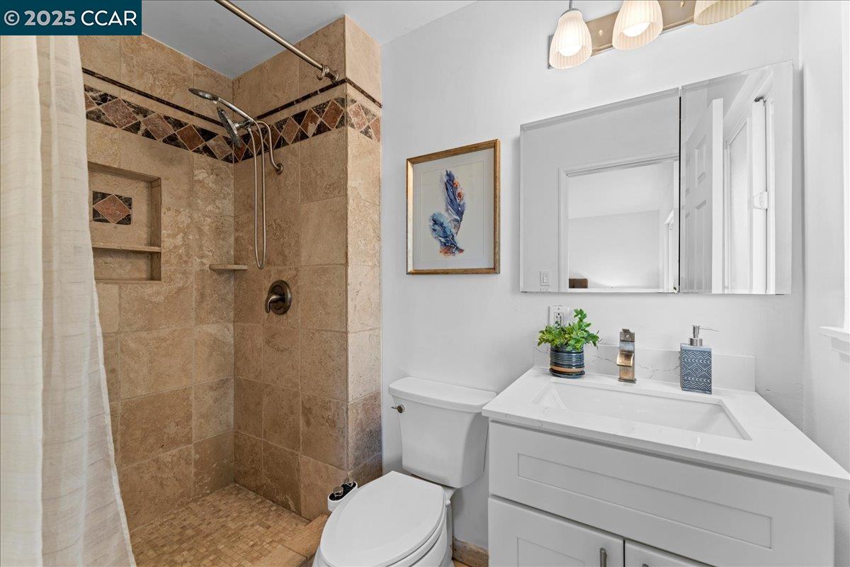 Detail Gallery Image 31 of 41 For 375 Summit Dr, Pinole,  CA 94564 - 3 Beds | 2 Baths