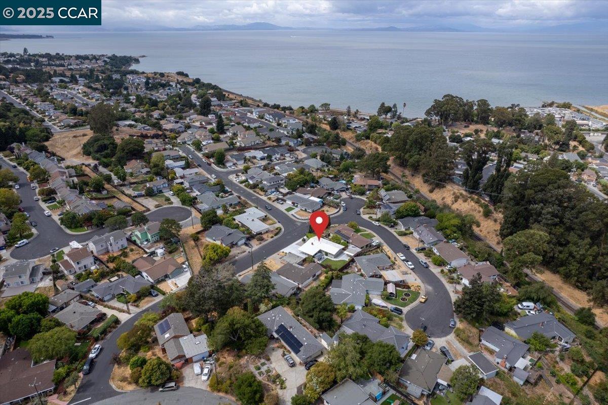 Detail Gallery Image 4 of 41 For 375 Summit Dr, Pinole,  CA 94564 - 3 Beds | 2 Baths