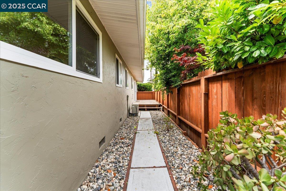 Detail Gallery Image 39 of 41 For 375 Summit Dr, Pinole,  CA 94564 - 3 Beds | 2 Baths
