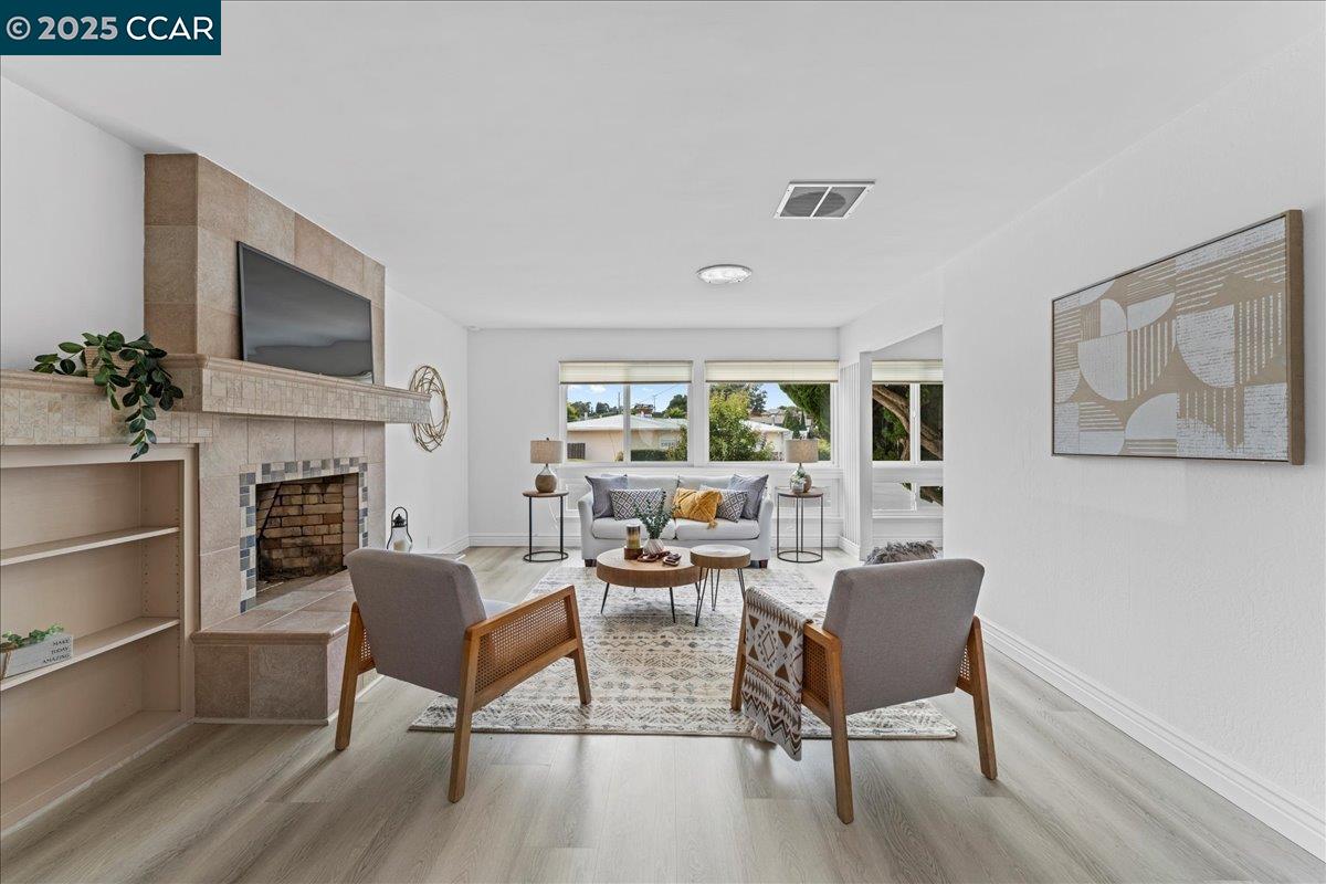 Detail Gallery Image 6 of 41 For 375 Summit Dr, Pinole,  CA 94564 - 3 Beds | 2 Baths