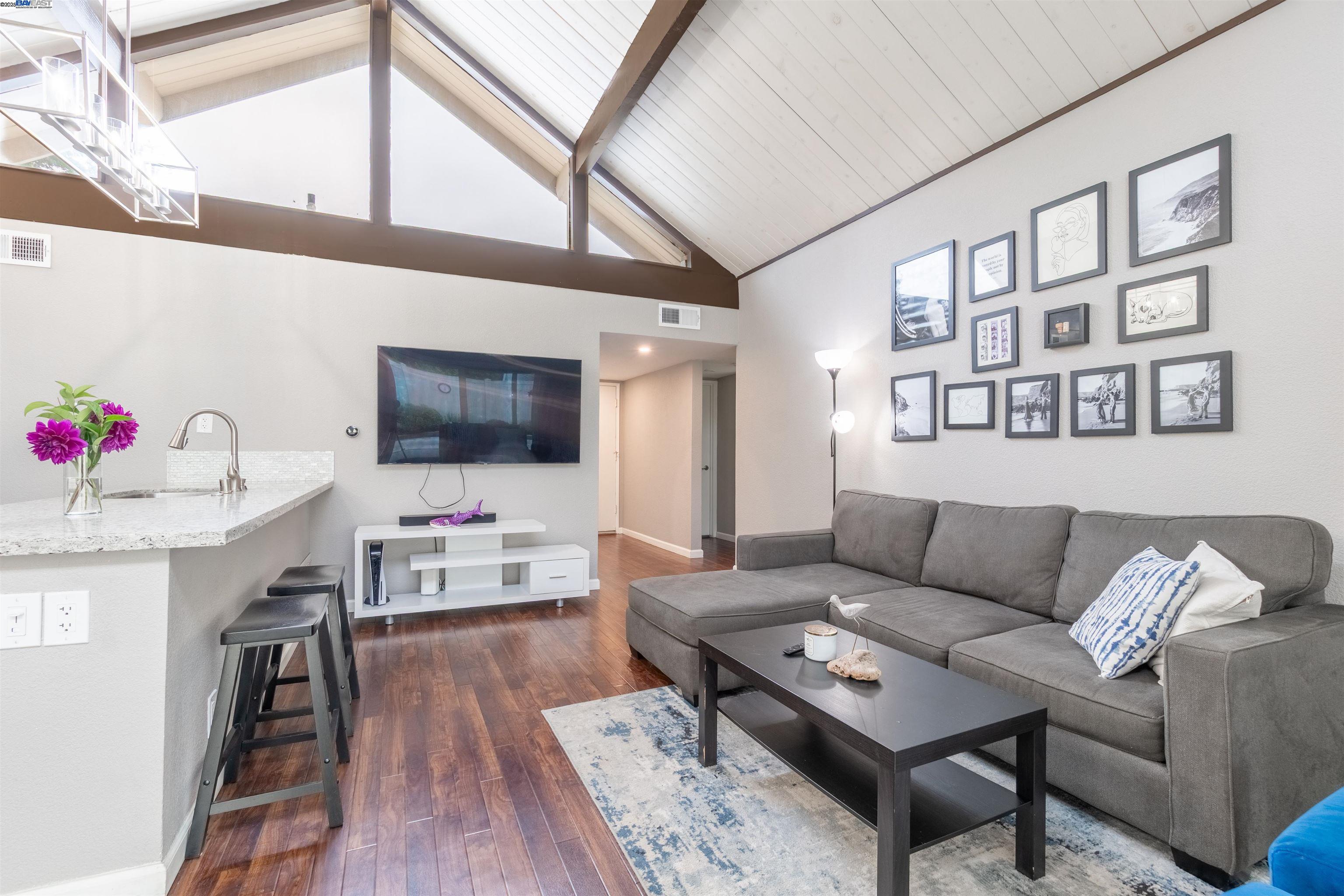 Photo #2: 41111532 Listing 