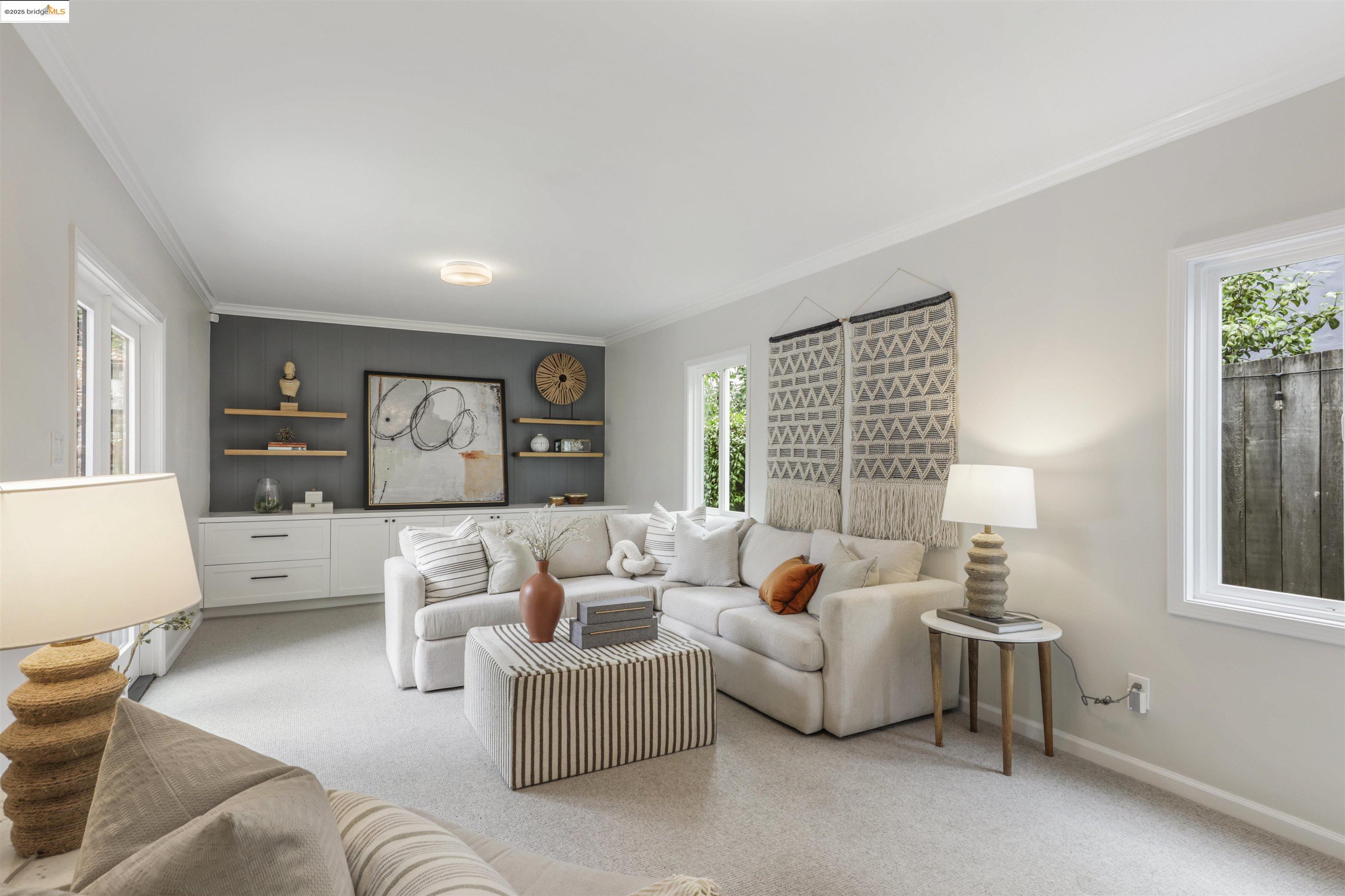 Detail Gallery Image 14 of 17 For 1817 Rosecrest Dr, Oakland,  CA 94602 - 3 Beds | 2 Baths