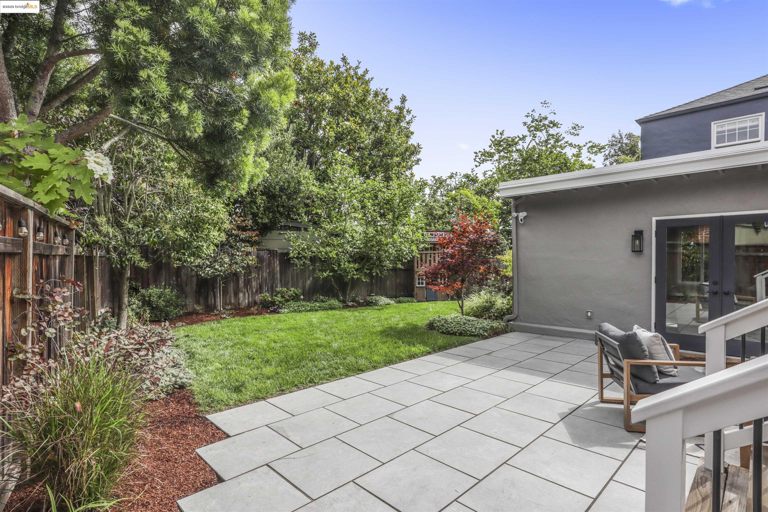 Detail Gallery Image 16 of 17 For 1817 Rosecrest Dr, Oakland,  CA 94602 - 3 Beds | 2 Baths