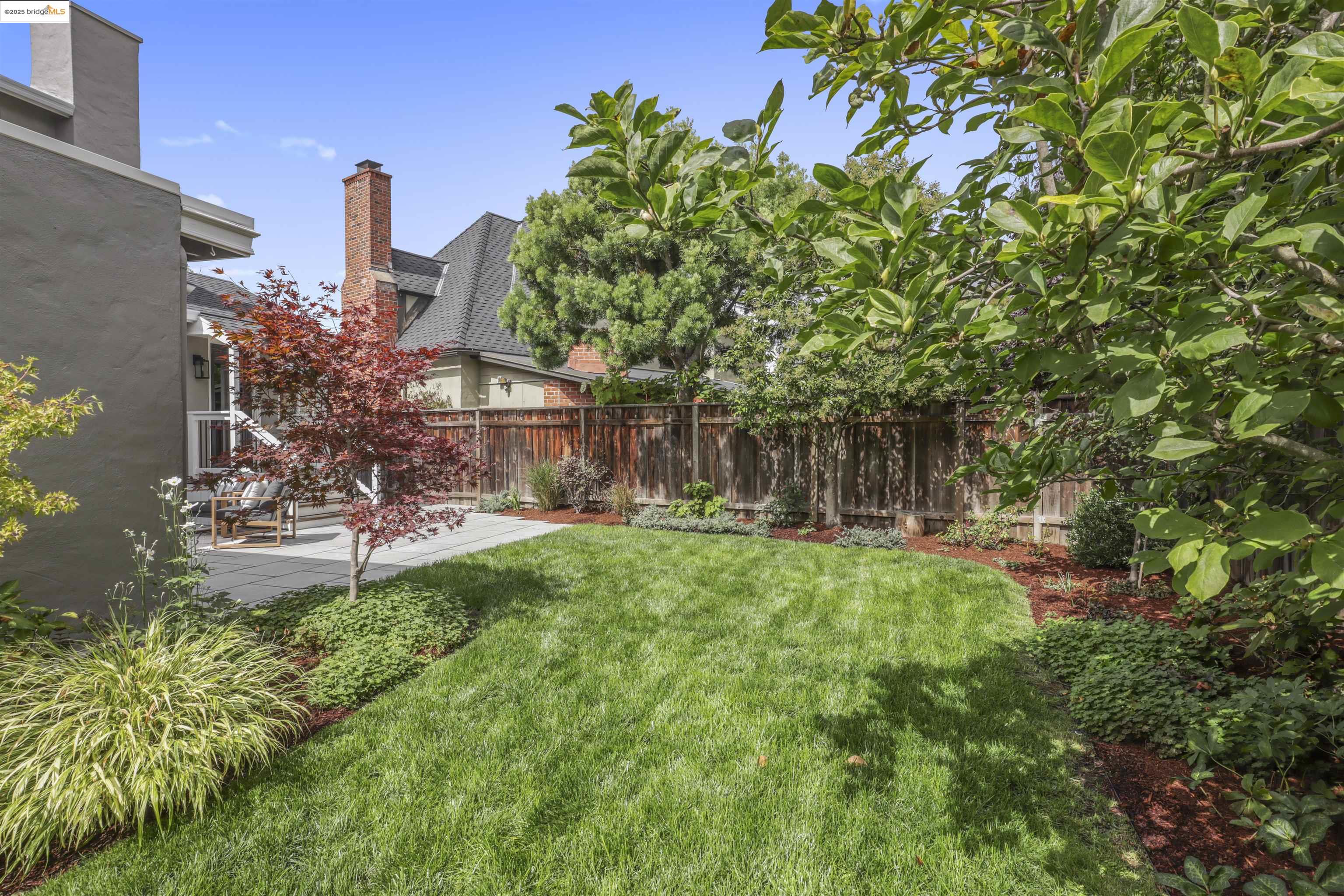 Detail Gallery Image 17 of 17 For 1817 Rosecrest Dr, Oakland,  CA 94602 - 3 Beds | 2 Baths