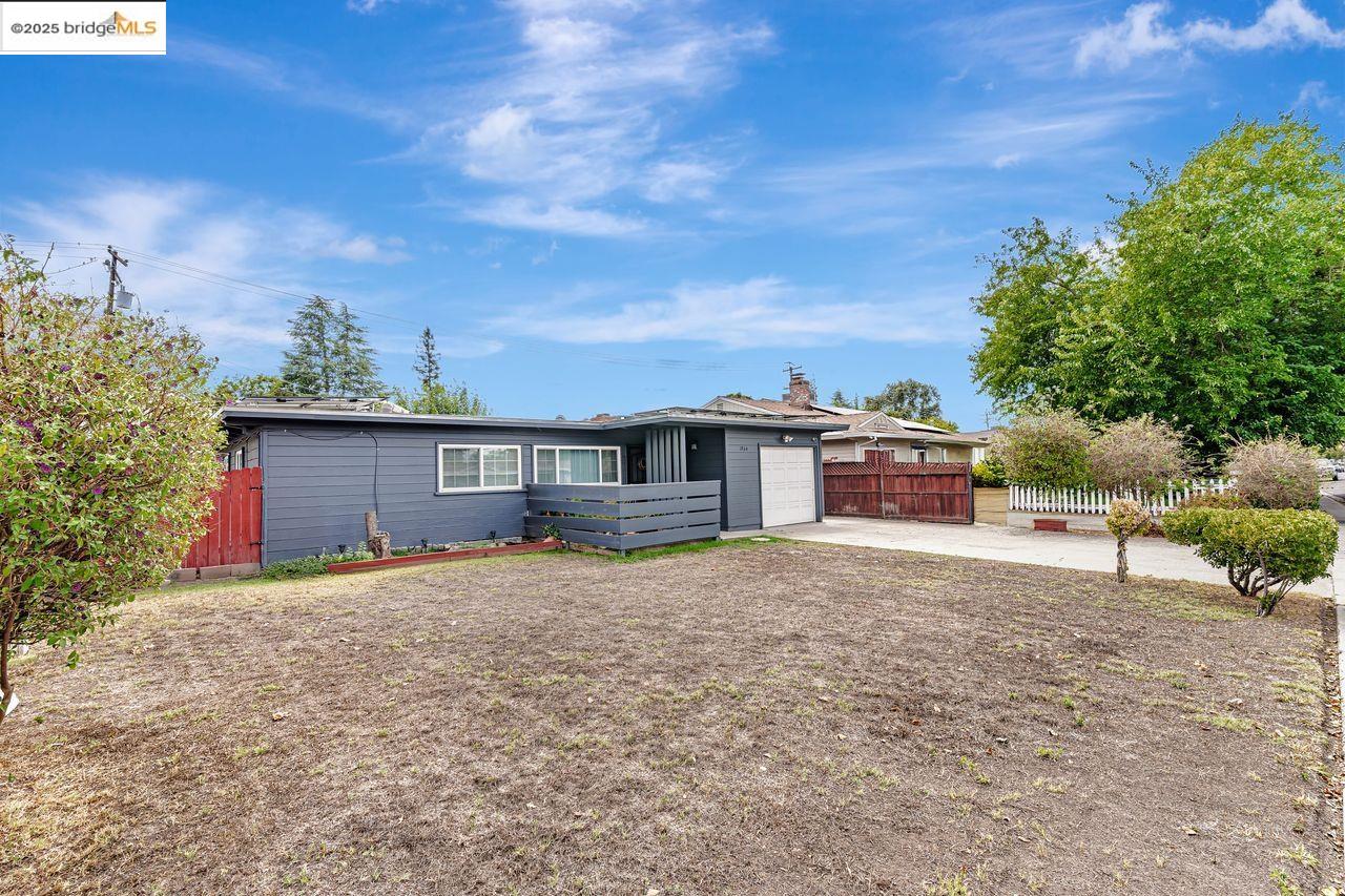 Detail Gallery Image 3 of 21 For 1864 Polk Way, Stockton,  CA 95207 - 2 Beds | 1 Baths
