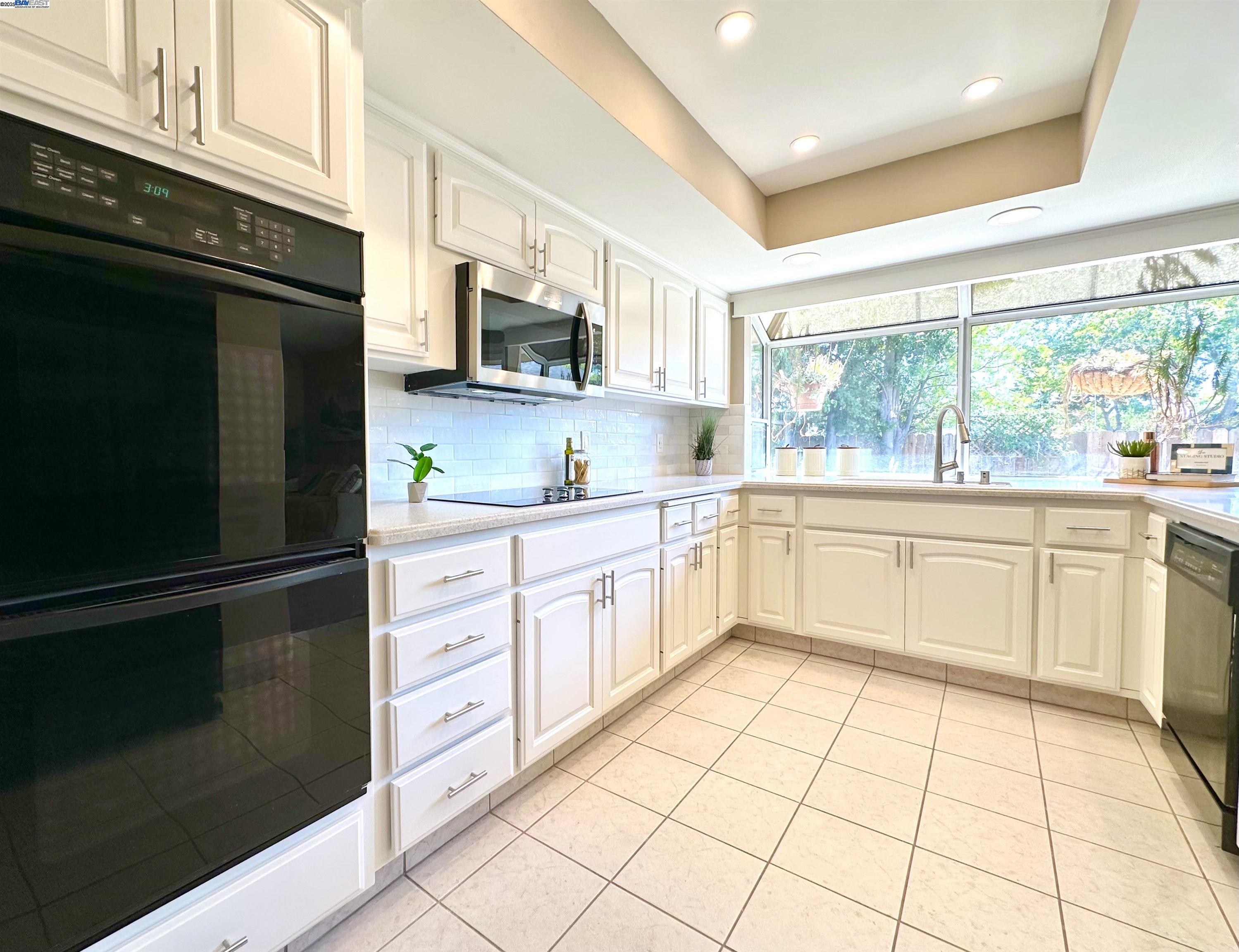 Detail Gallery Image 12 of 28 For 791 via Del Sol, Livermore,  CA 94550 - 4 Beds | 2 Baths