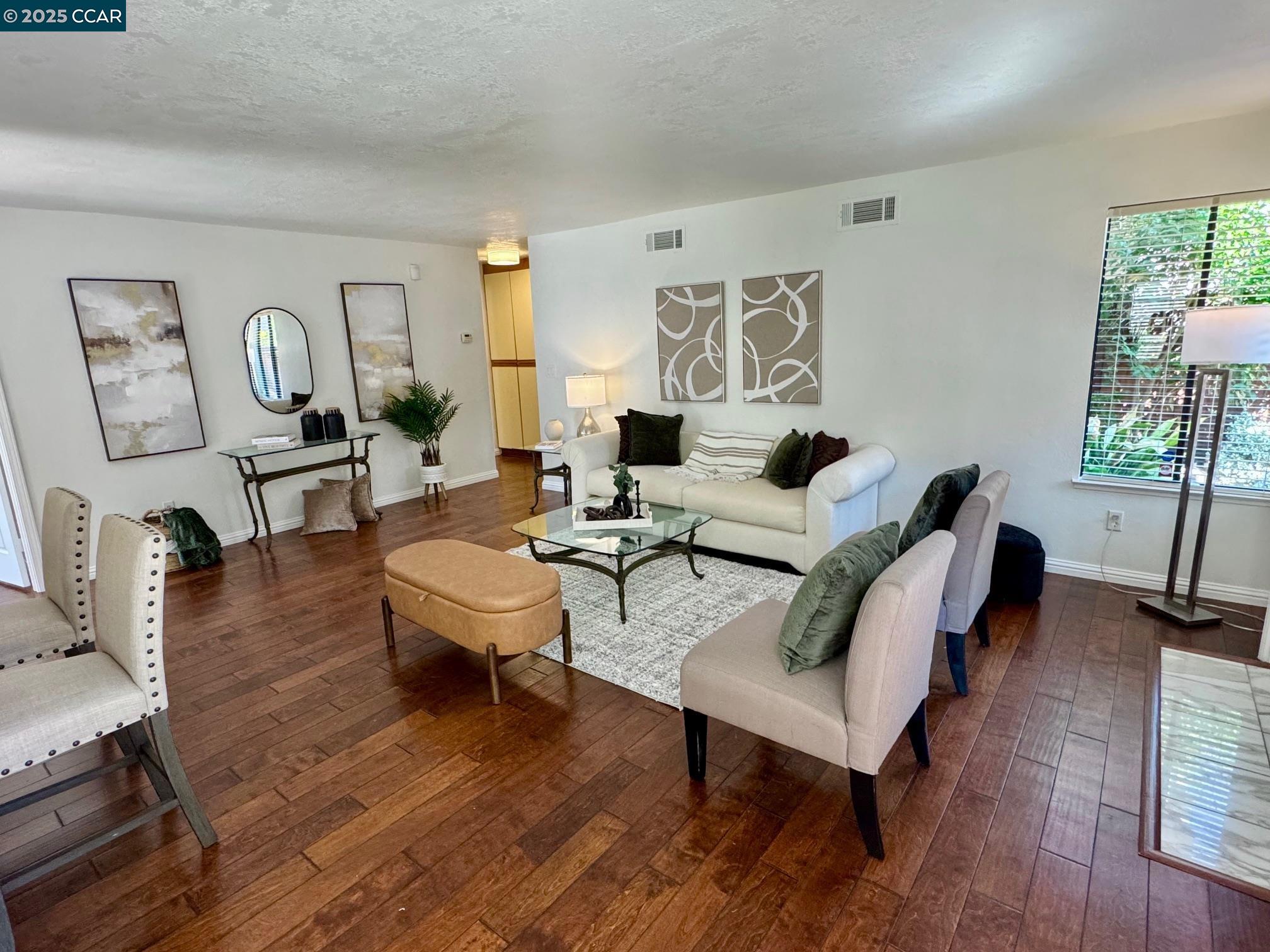 Photo #6: 41111547 Listing 