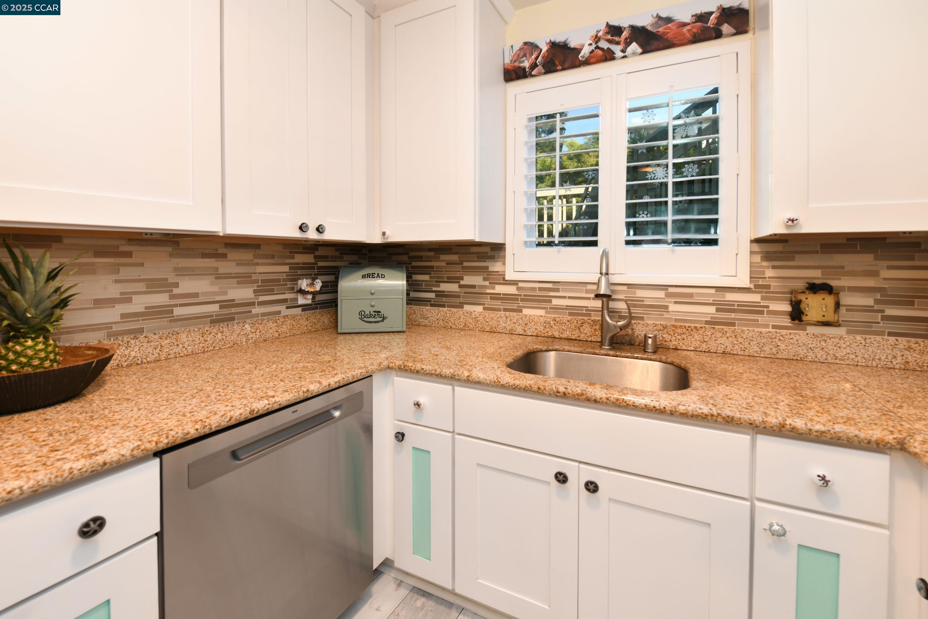 Photo #12: 41111548 Listing: Photo #12