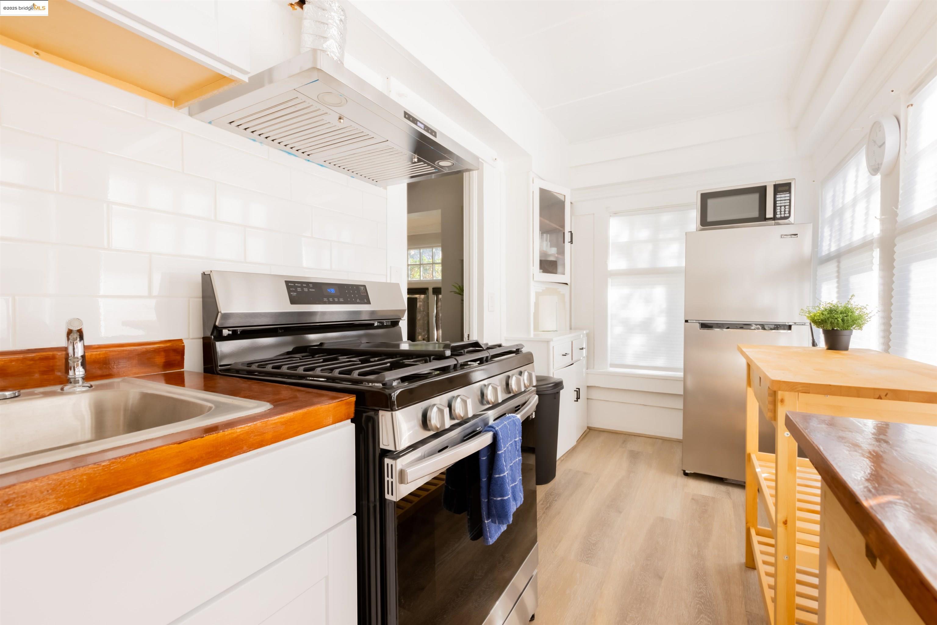 Detail Gallery Image 7 of 14 For 400 Lagunitas, Oakland,  CA 94610 - – Beds | – Baths