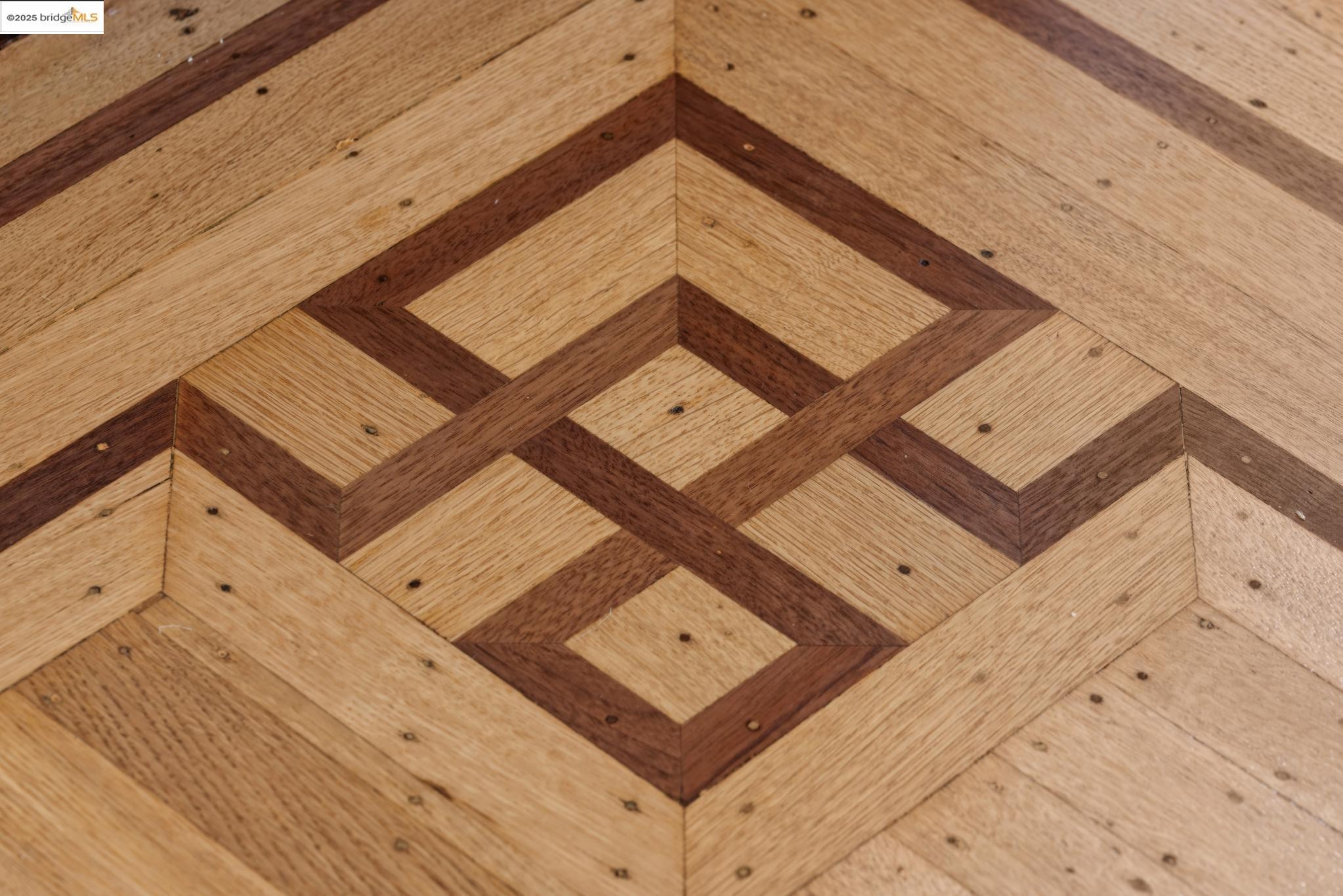 Detail Gallery Image 16 of 39 For 1081 Warfield Ave, Oakland,  CA 94610 - 5 Beds | 2 Baths