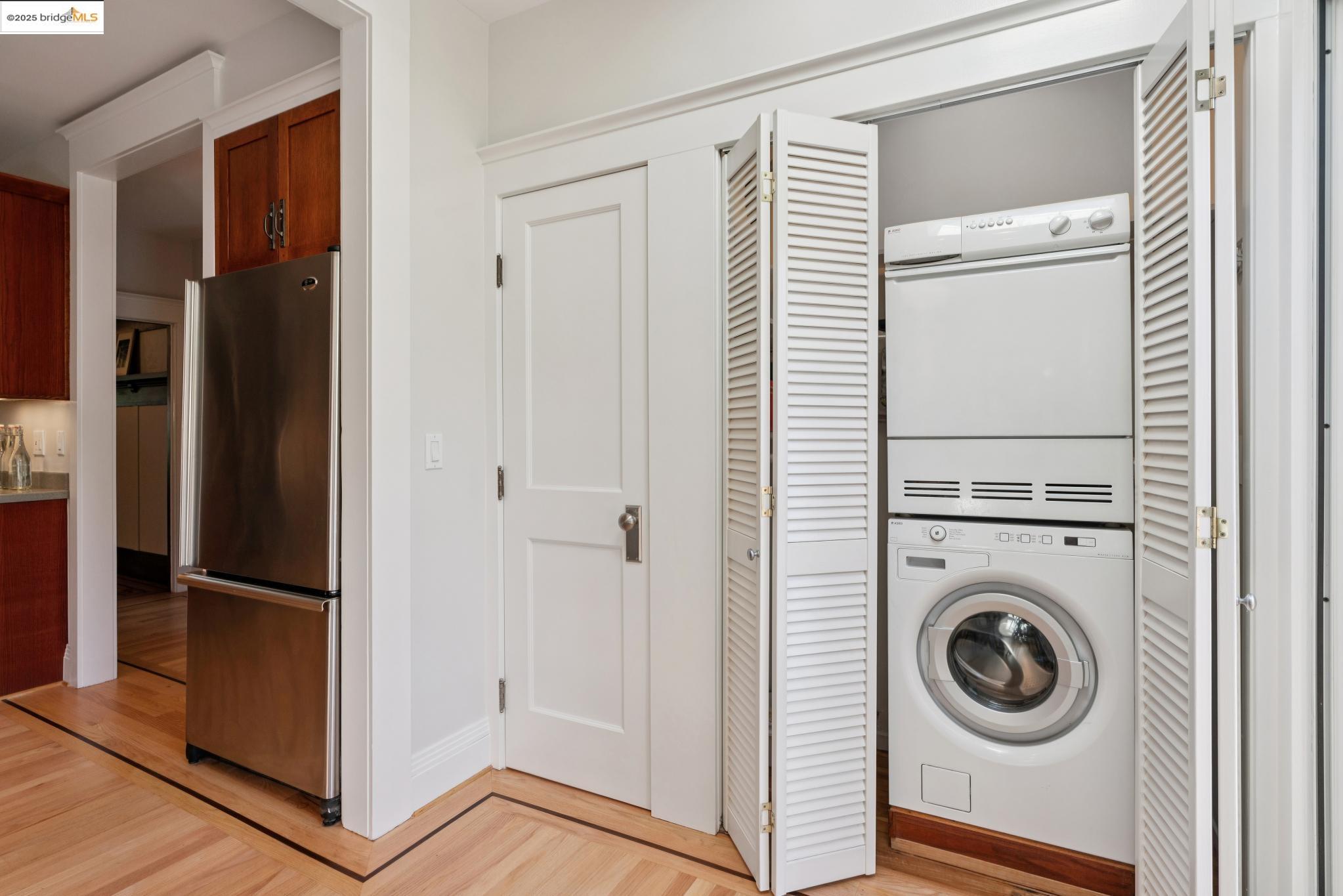 Detail Gallery Image 24 of 39 For 1081 Warfield Ave, Oakland,  CA 94610 - 5 Beds | 2 Baths
