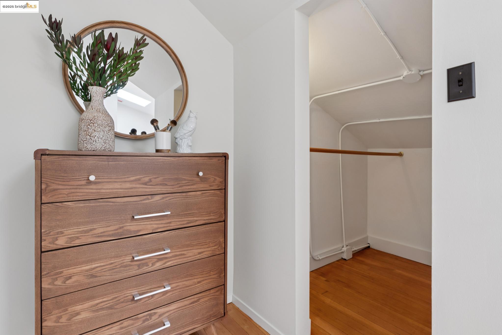 Detail Gallery Image 34 of 39 For 1081 Warfield Ave, Oakland,  CA 94610 - 5 Beds | 2 Baths