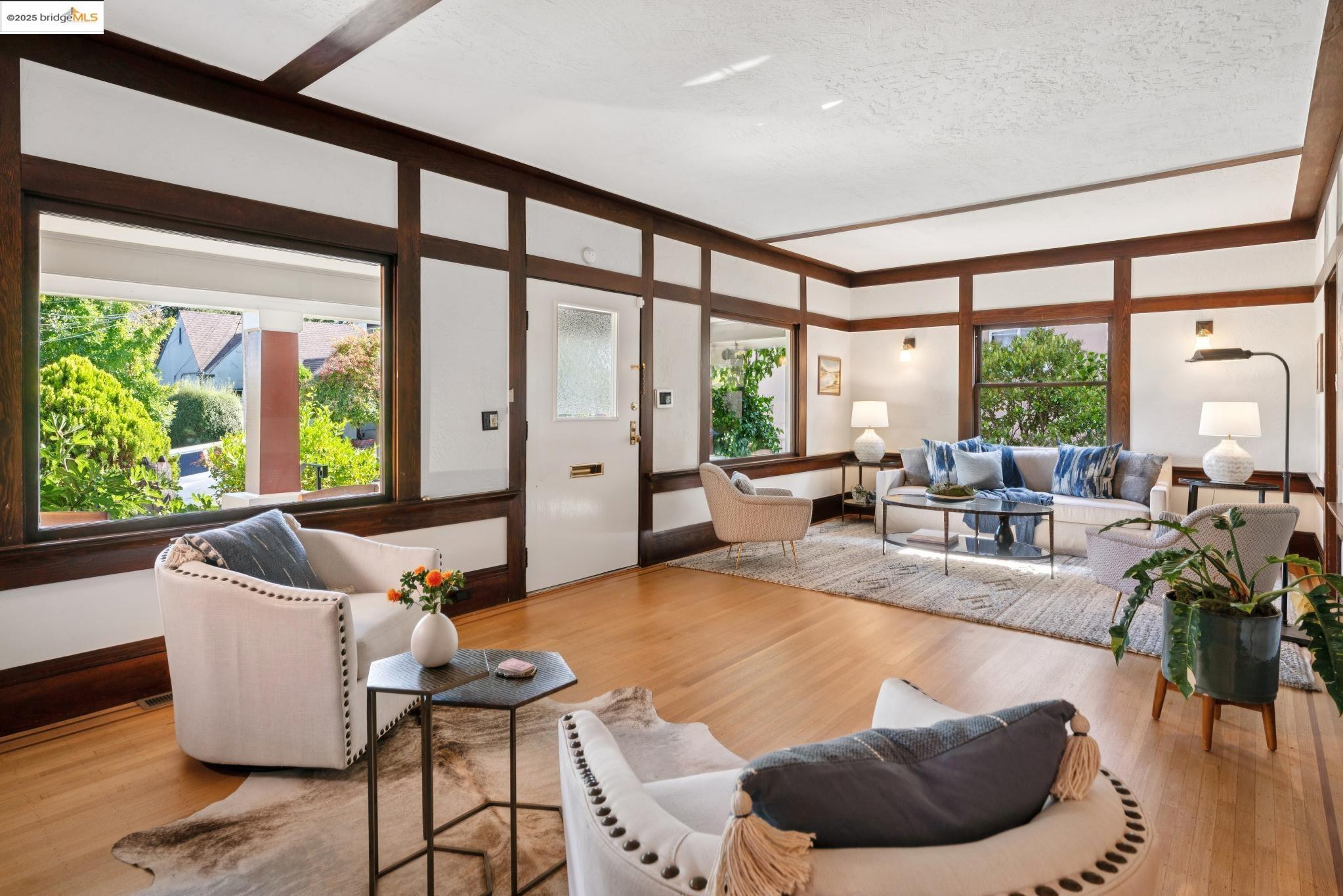 Detail Gallery Image 7 of 39 For 1081 Warfield Ave, Oakland,  CA 94610 - 5 Beds | 2 Baths