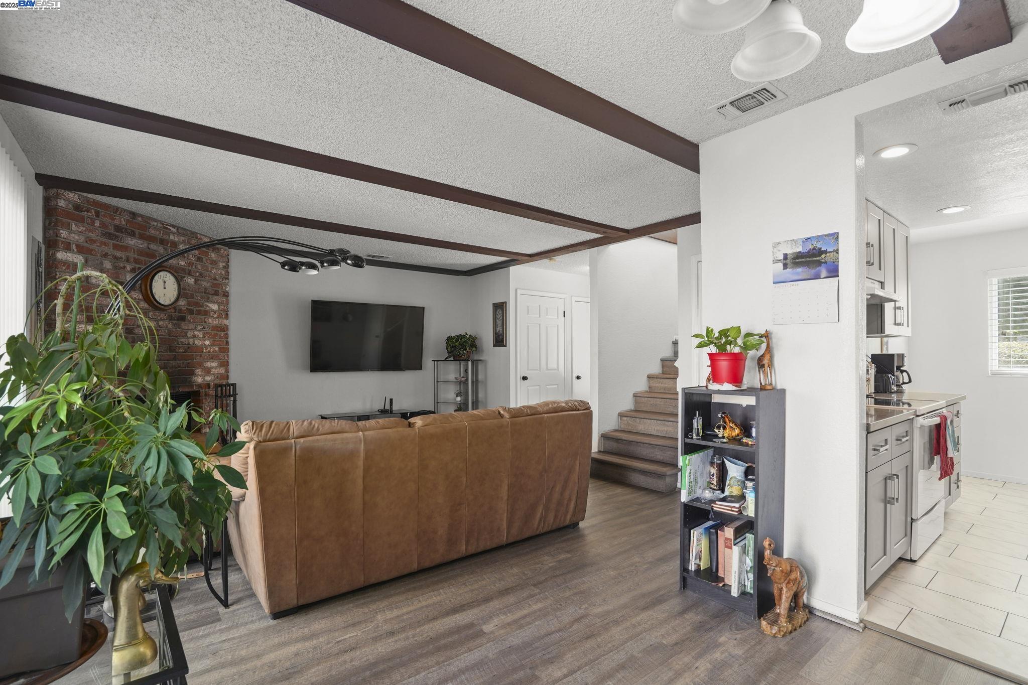 Photo #5: 41111556 Listing 