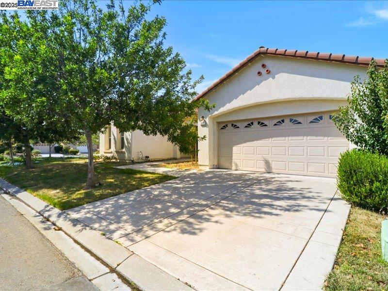 Detail Gallery Image 1 of 30 For Arlington Dr, Rio Vista,  CA 94571 - 3 Beds | 3 Baths