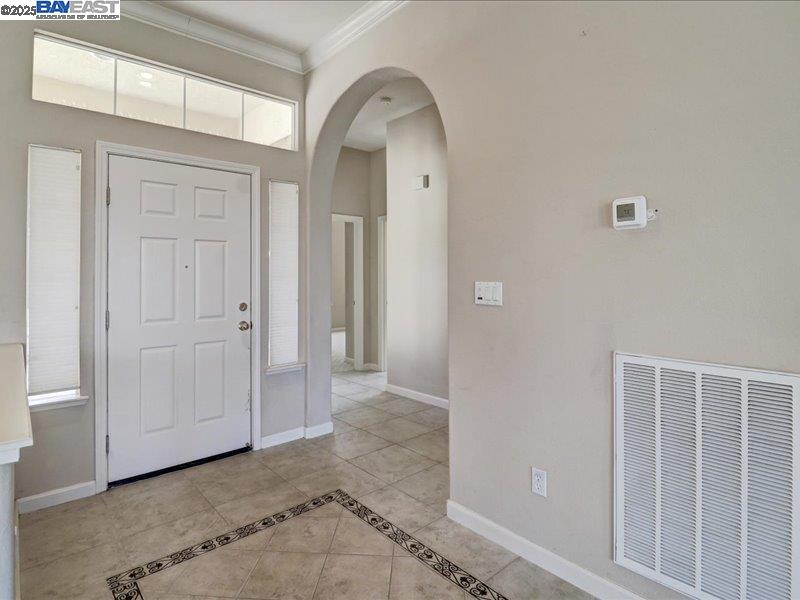 Detail Gallery Image 3 of 30 For Arlington Dr, Rio Vista,  CA 94571 - 3 Beds | 3 Baths
