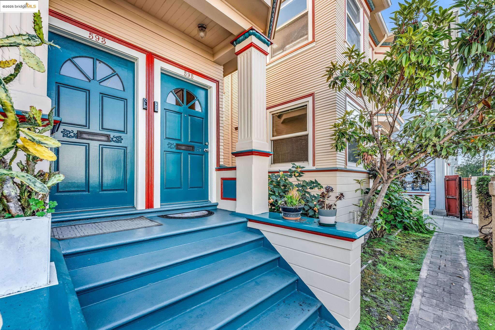 Detail Gallery Image 3 of 45 For 595 22nd St, Oakland,  CA 94612 - 2 Beds | 2 Baths